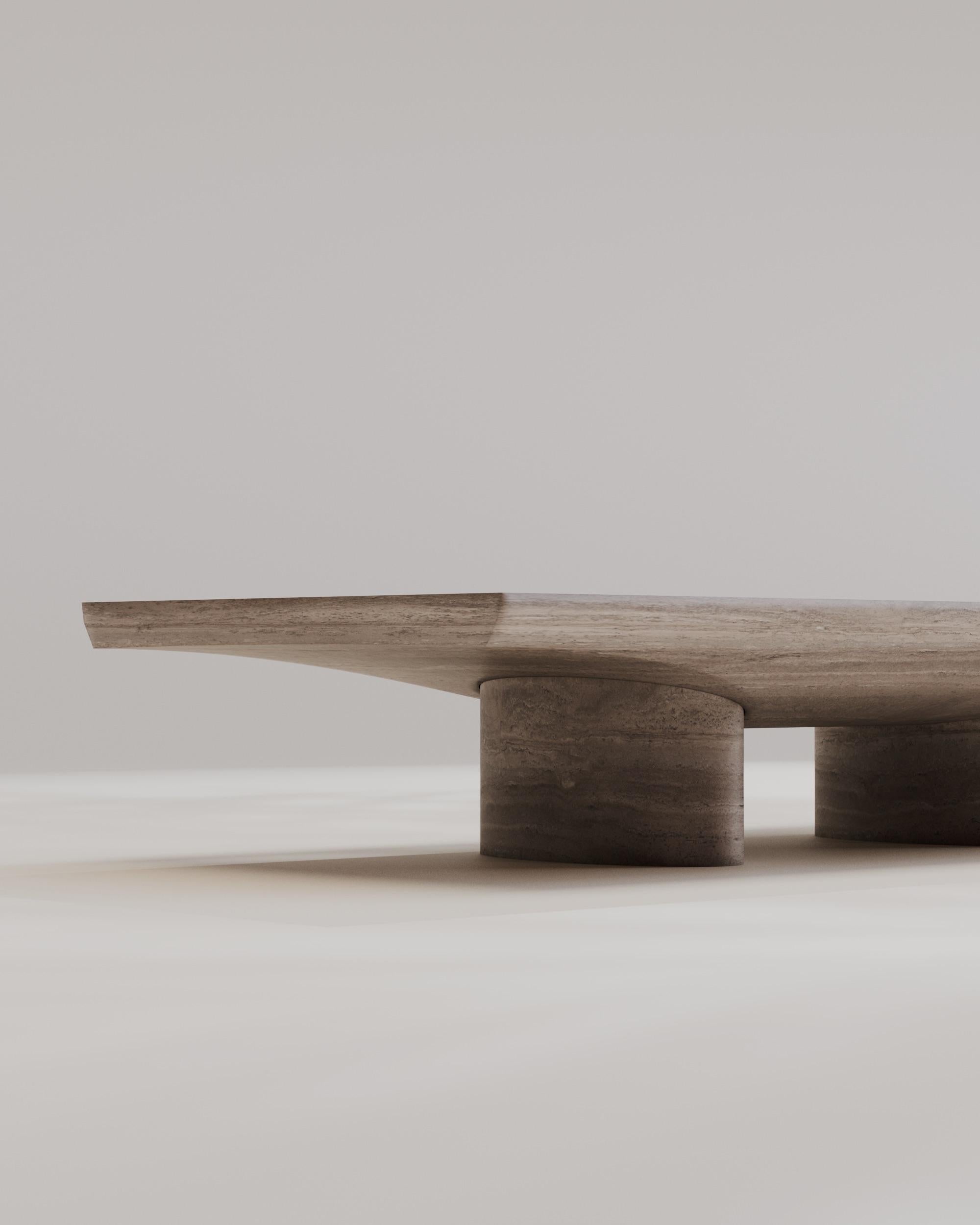 italien Table basse rectangulaire en argent massif travertin Abraccio 160 de Studio Narra en vente