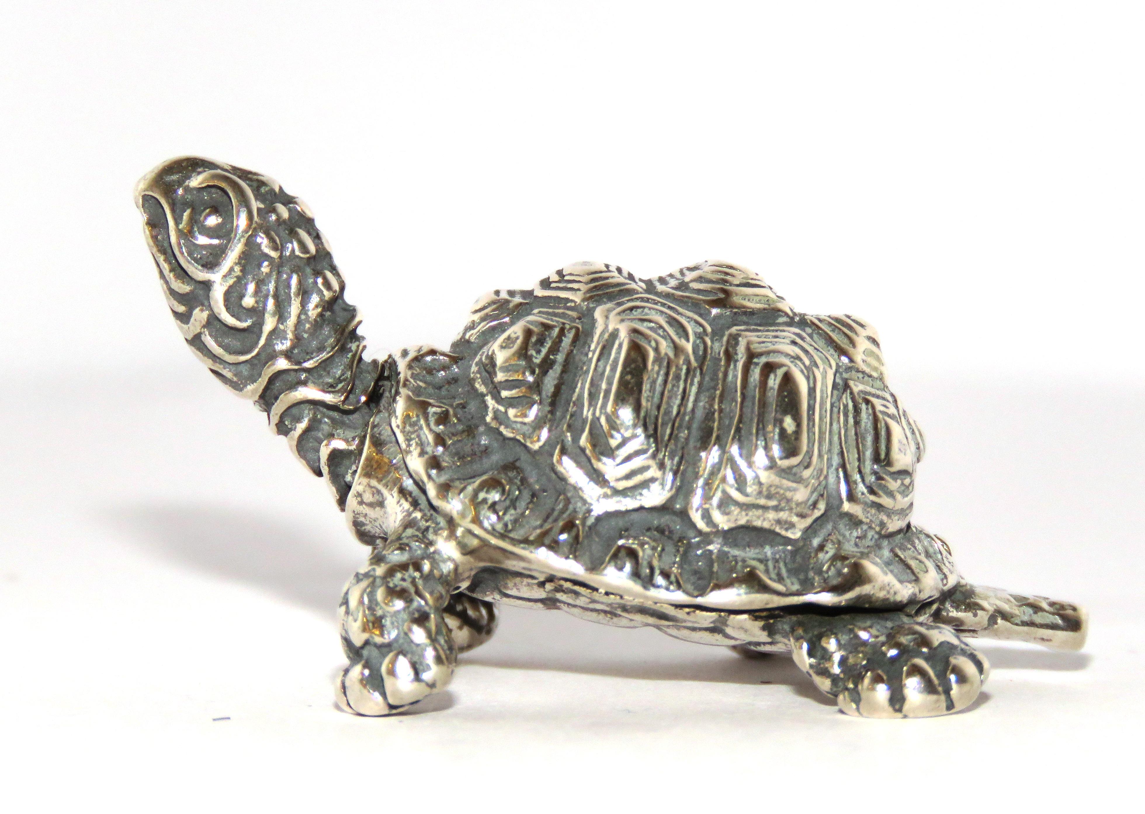Solid silver turtle figurine, in very good vintage condition.
Dimensions: Height 30 mm / 1.18 inches - Length 50 mm / 1.96 inches - Weight 31 grams / 0.99 troy ounces
It  is stamped with the Silver Italian Mark 800 - 181VA - UGHETTI FRANCO VARESE