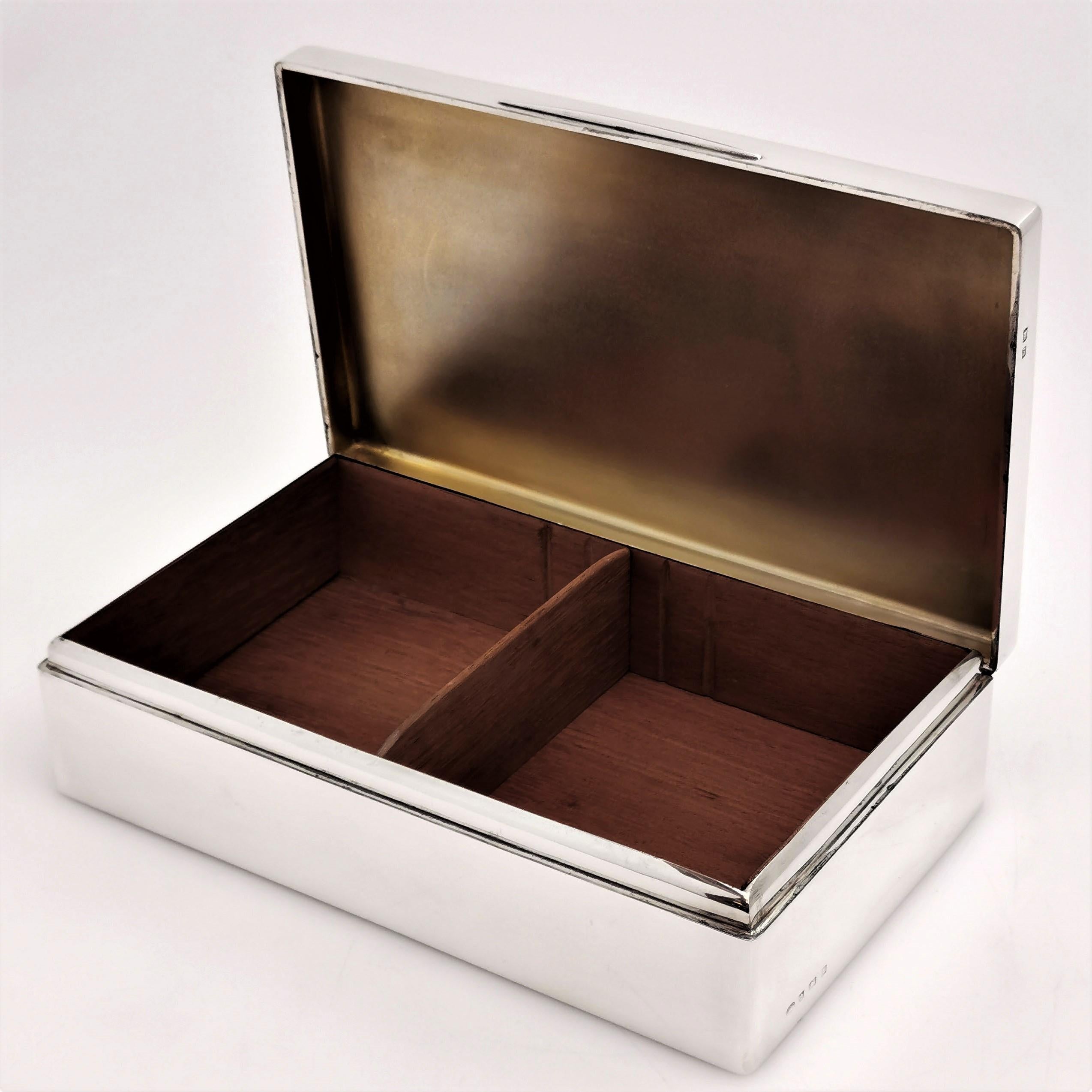 Solid Silver Vintage Cigar Box / Cigarette Box, 1925 1