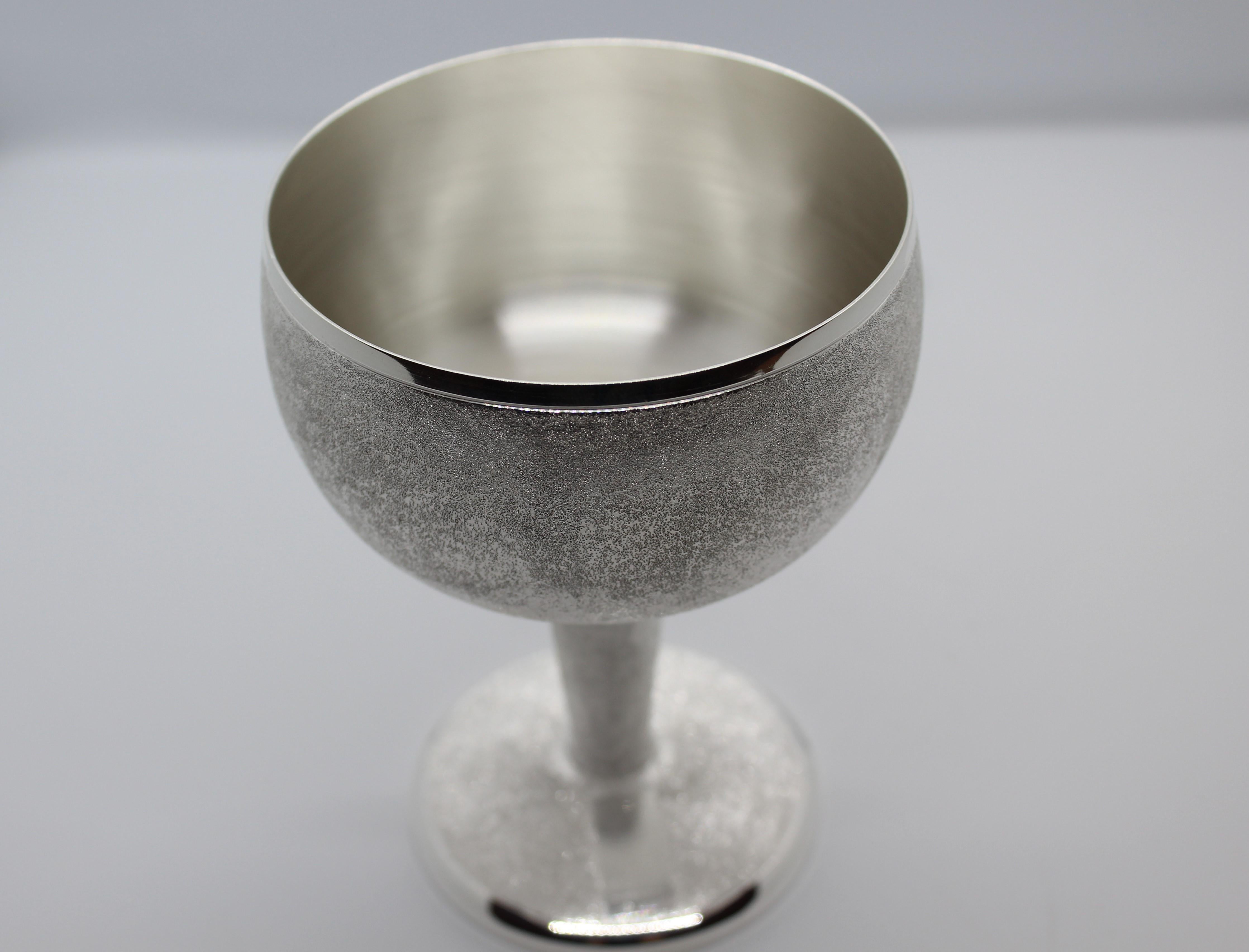 K-over wine cups are our latest creation. The value of this solid silver cups lies on the innovative techniques that have been used in its production. As it can be clearly seen from the pictures, the surface of the K-OVER shines as the Moon. This