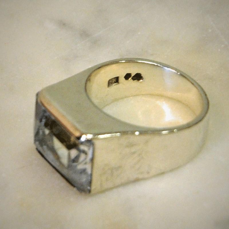 A solid rare silvering with a crystal blue square shaped stone with brilliant cuts. Modernism. Marked with: M8. Produced in 1938.
Inner diameter is 16 mm, height of ring 24 mm, thickness 10 mm x 5 mm. Weight 8 gram. Condition as in the pictures is