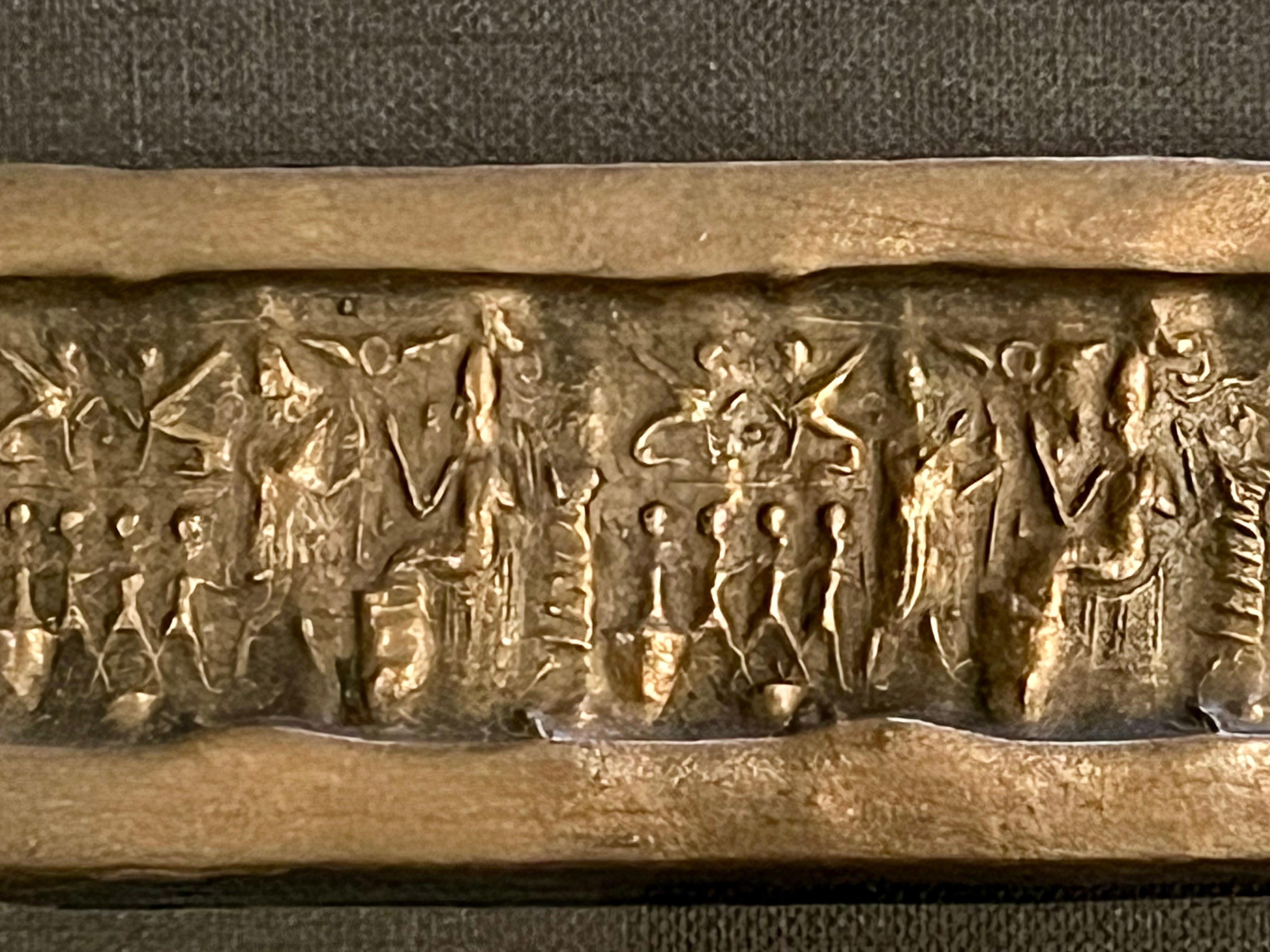 Kleine dekorative Wandplakette aus massiver Bronze im Syro-Mitannian-Stil (Israelisch) im Angebot