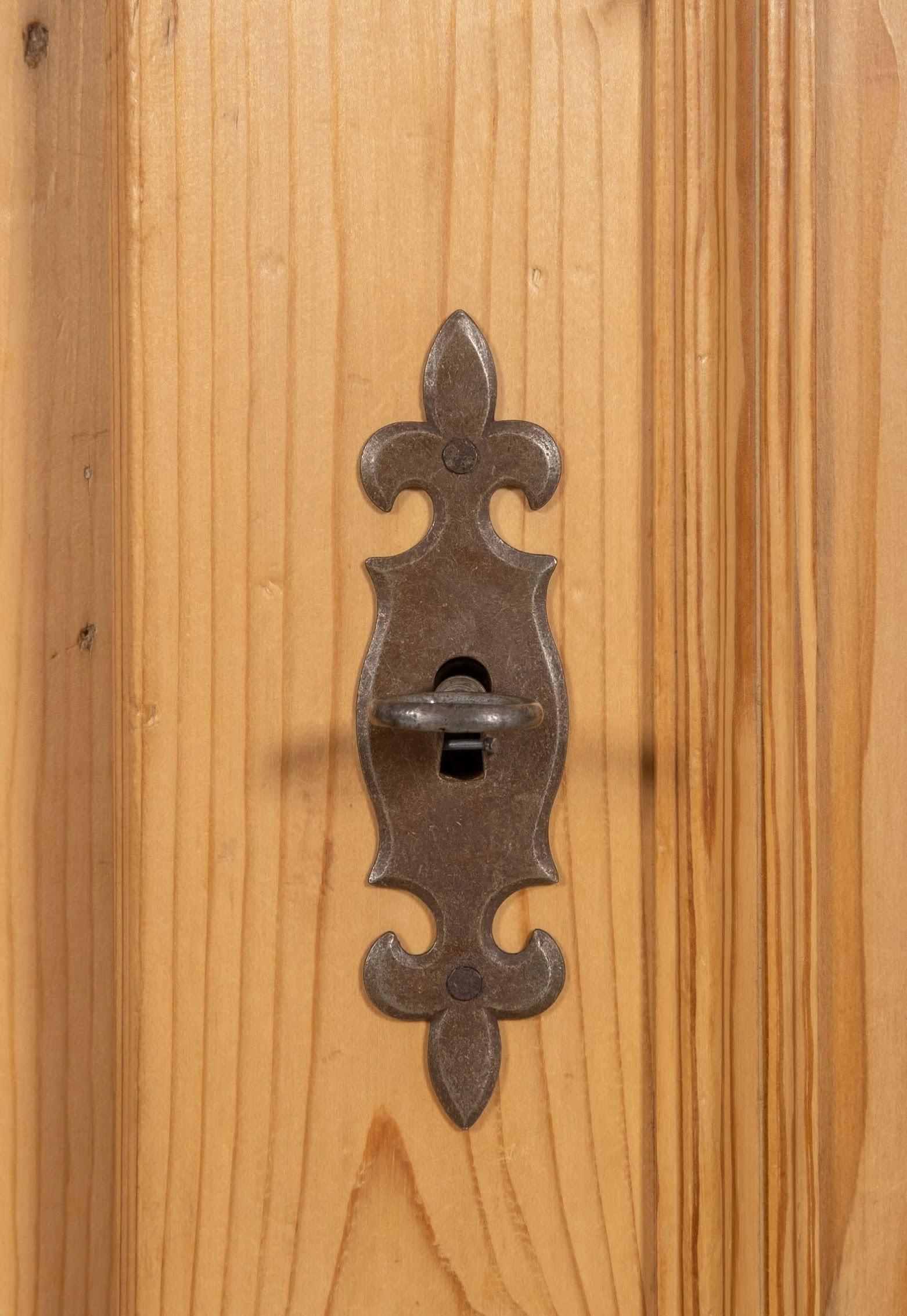 Solid Spruce Wardrobe, Engadine, Late 1800 (Fichtenholz) im Angebot