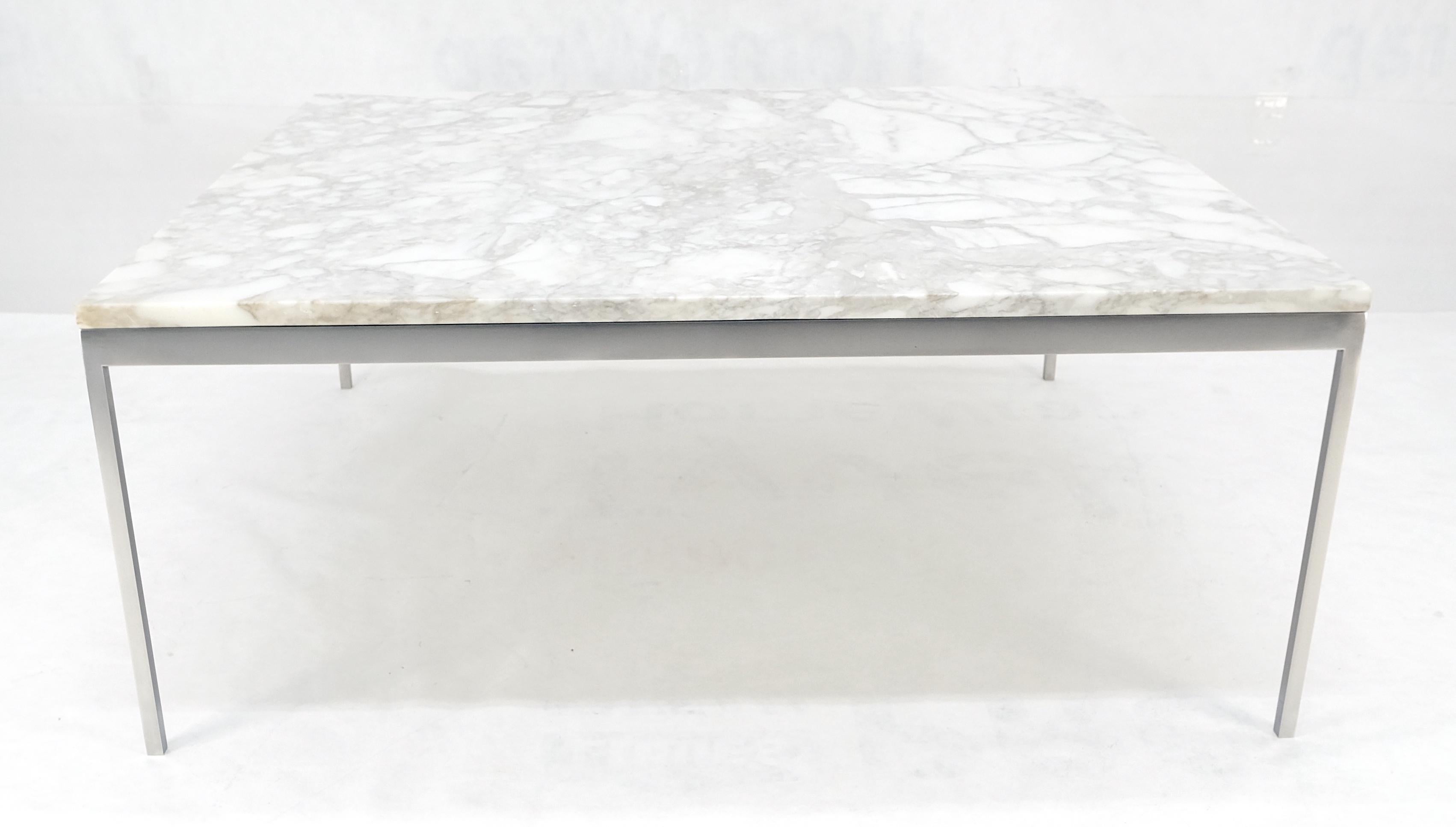 Massiver Edelstahl Marmorplatte 42x42 Quadratisch Mid Century Modern Couchtisch im Zustand „Gut“ im Angebot in Rockaway, NJ