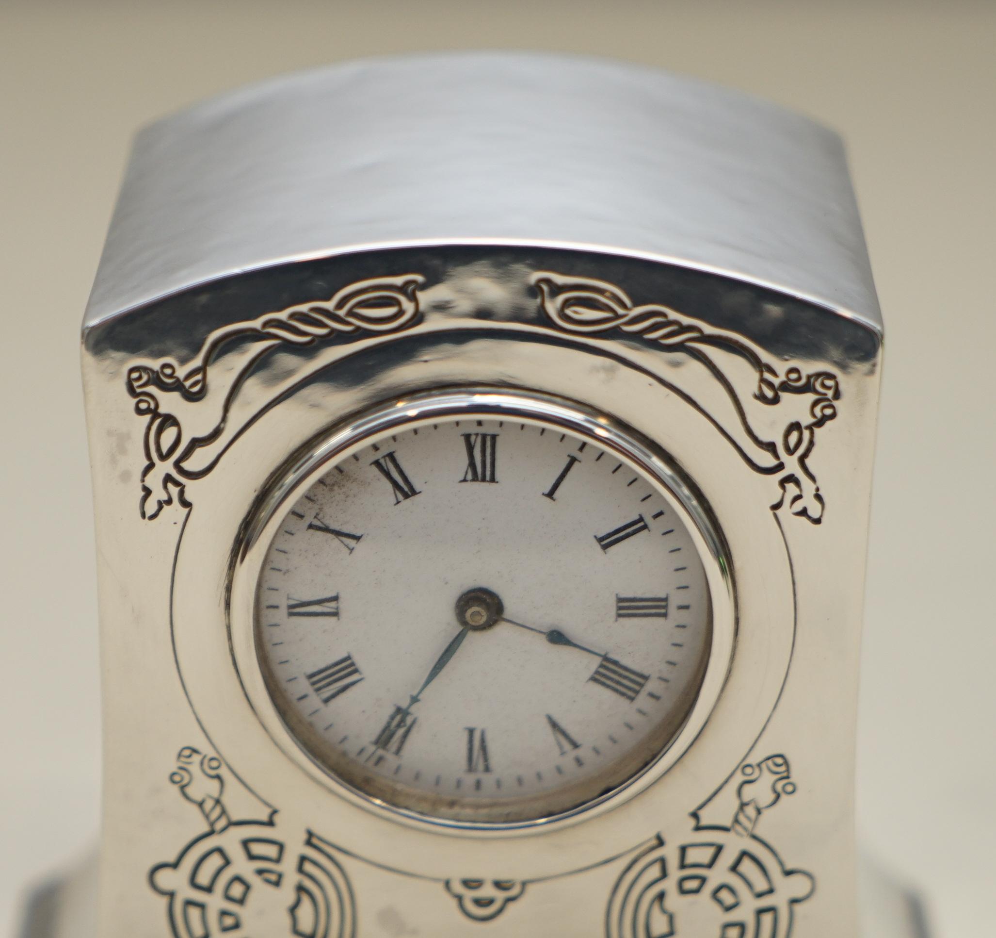 Massives Sterlingsilber Liberty's London 1915 Miniatur- Carrage-Uhr Tudric Feel (Handgefertigt) im Angebot