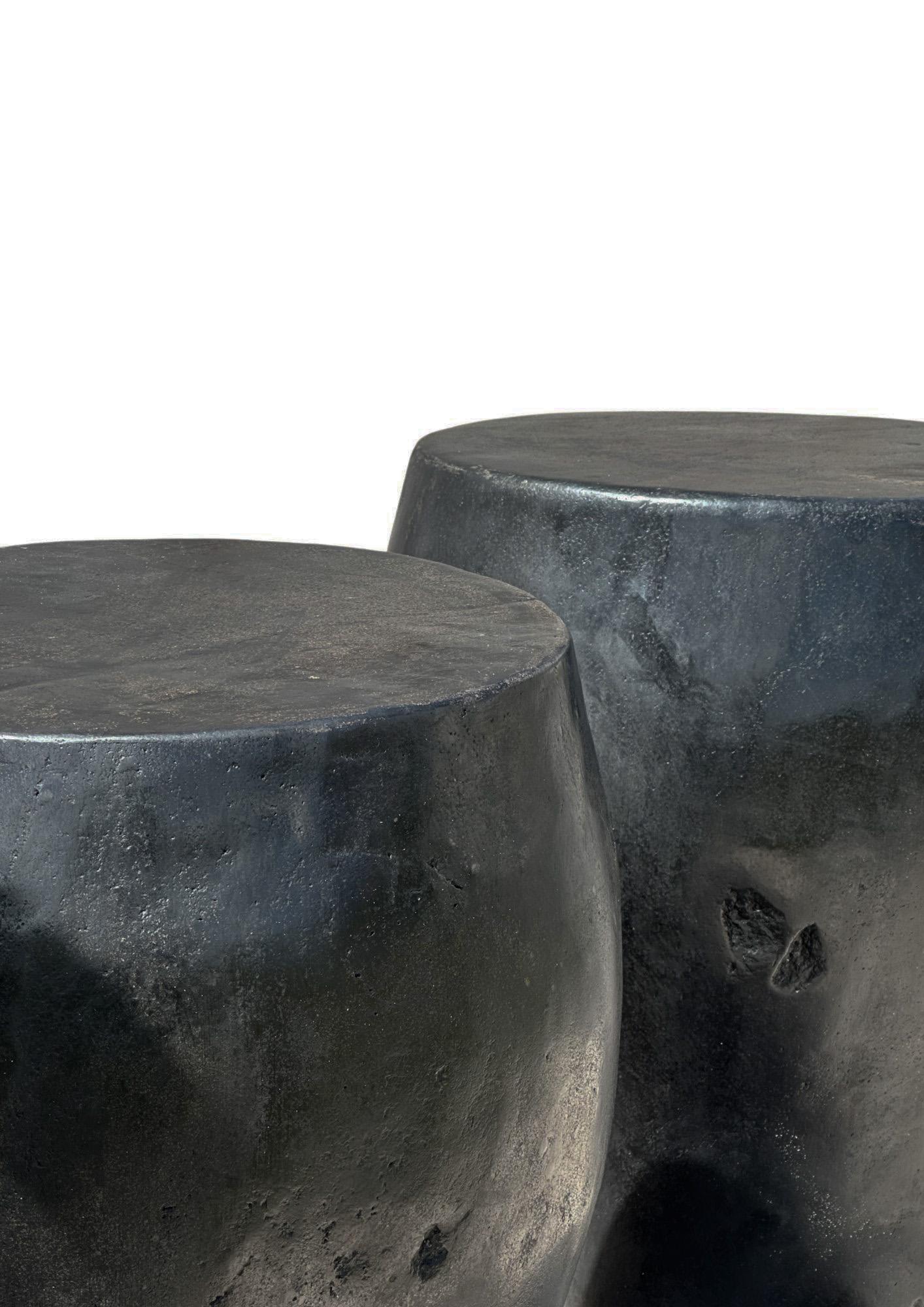 Mesa auxiliar / Pedestal de piedra maciza de Java, Indonesia Indonesio en venta