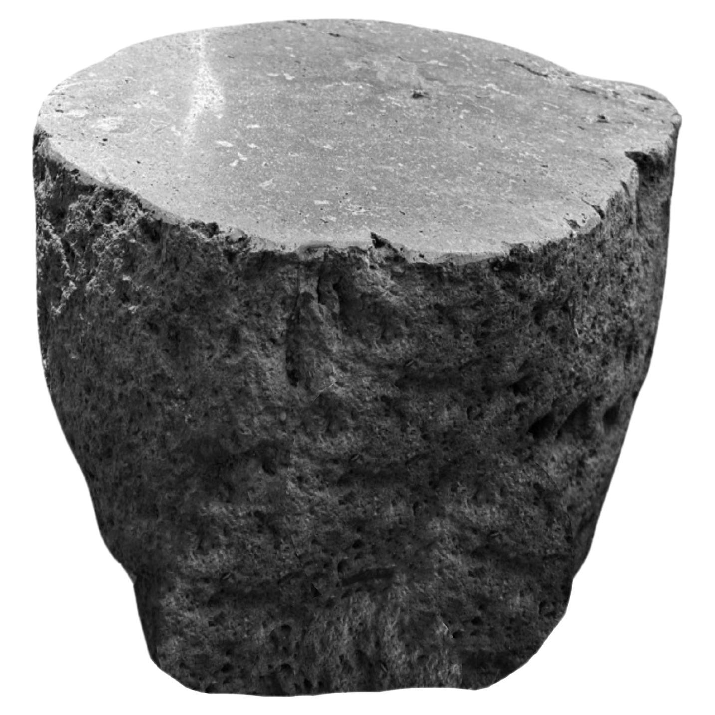 Mesa auxiliar / Pedestal de piedra maciza de Java, Indonesia