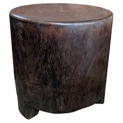 Table d'appoint ronde en bois de poirier massif moderne et organique