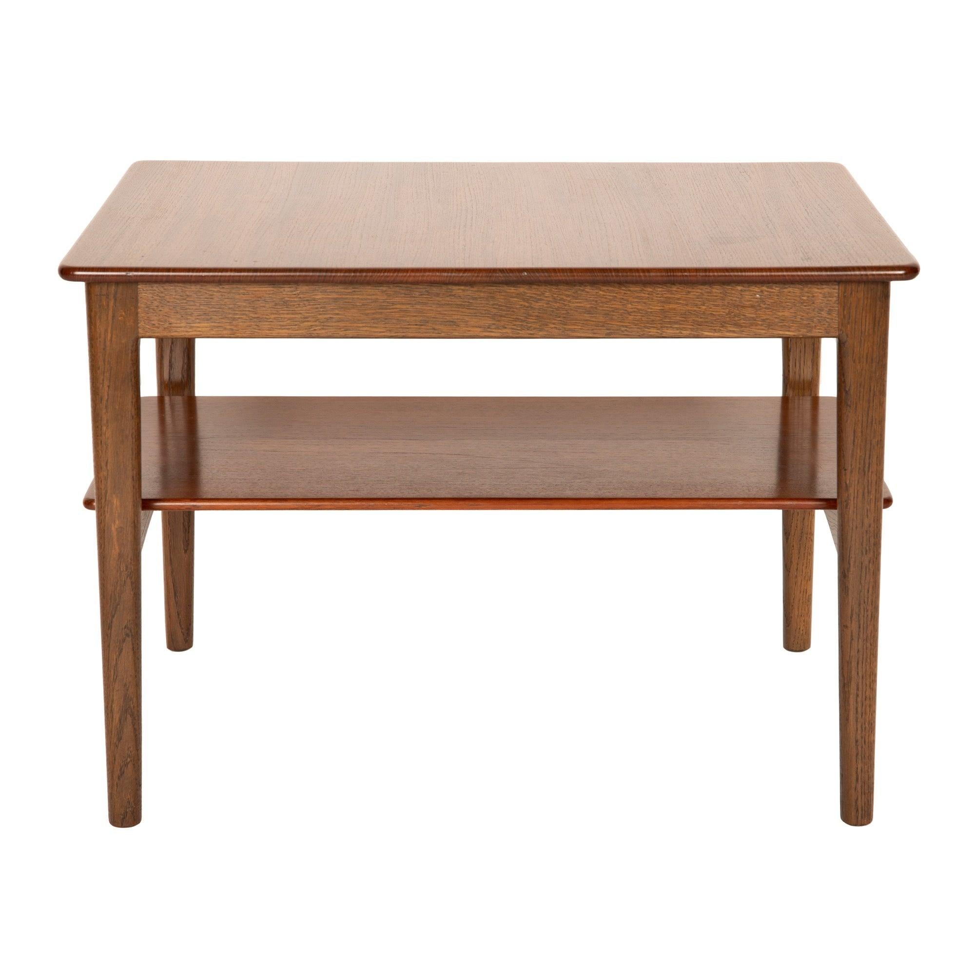 Table d'appoint en teck massif et chêne de Hans J. Wegner pour Johannes Hansen, années 1950