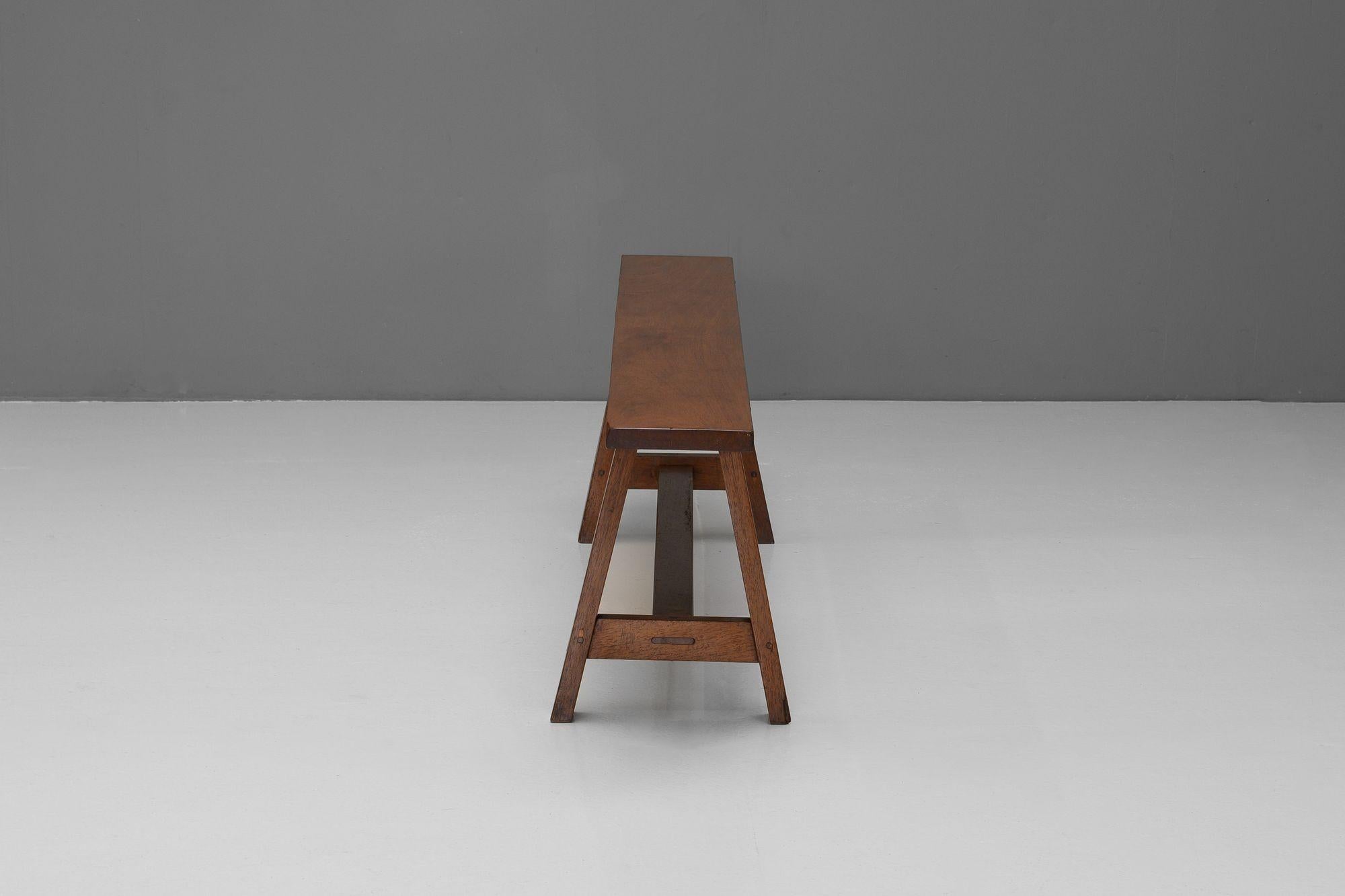 Solid teak mid-century bench. Re-finished.

U.K circa 1960.

H 46cm x W 150cm x D 34/20cm
