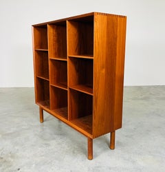 Bibliothèque en teck massif par Peter Hvidt & Orla Mølgaard-Nielsen -Danemark Circa 1960