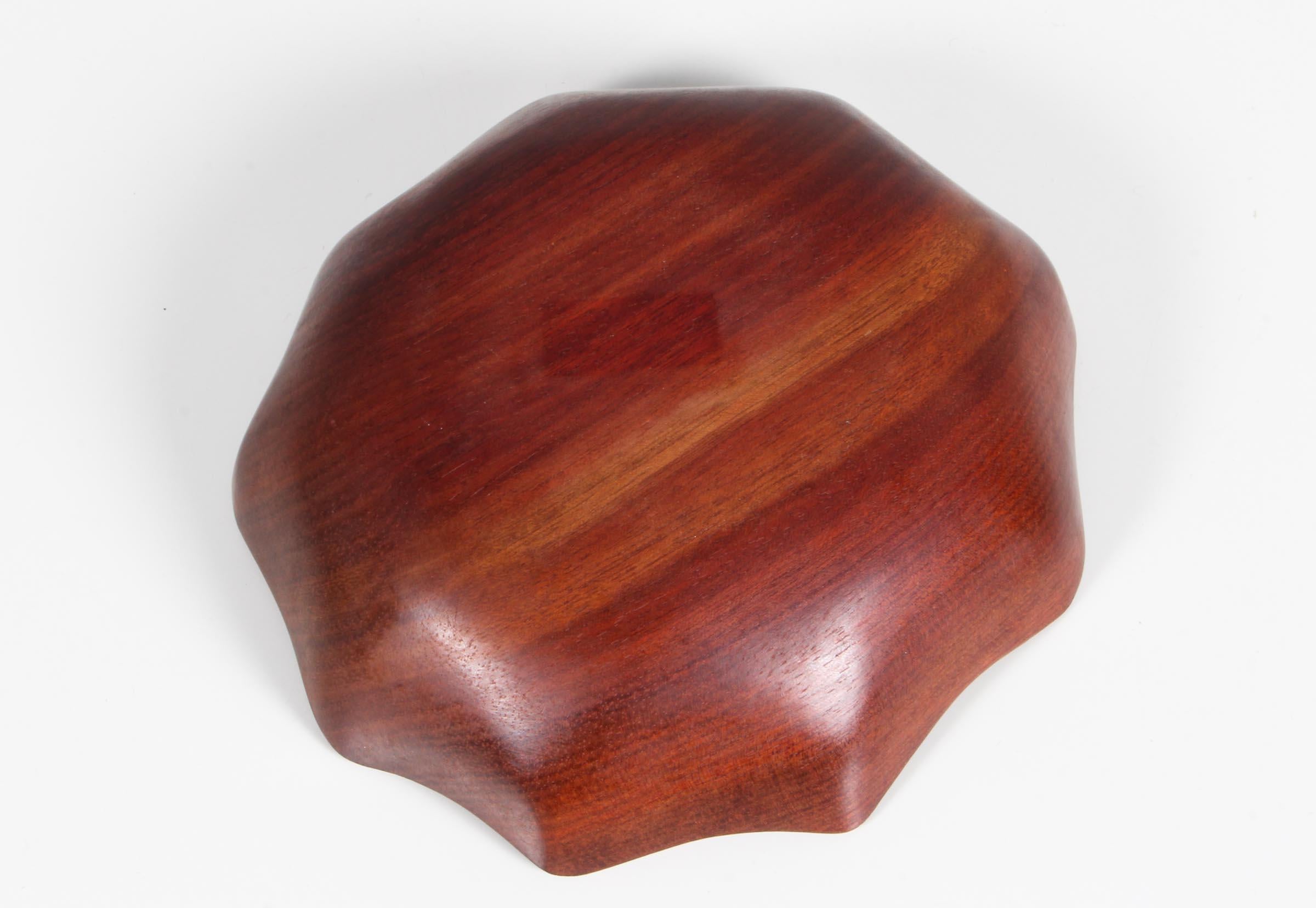 Solid Teak Bowl In Good Condition For Sale In Esbjerg, DK
