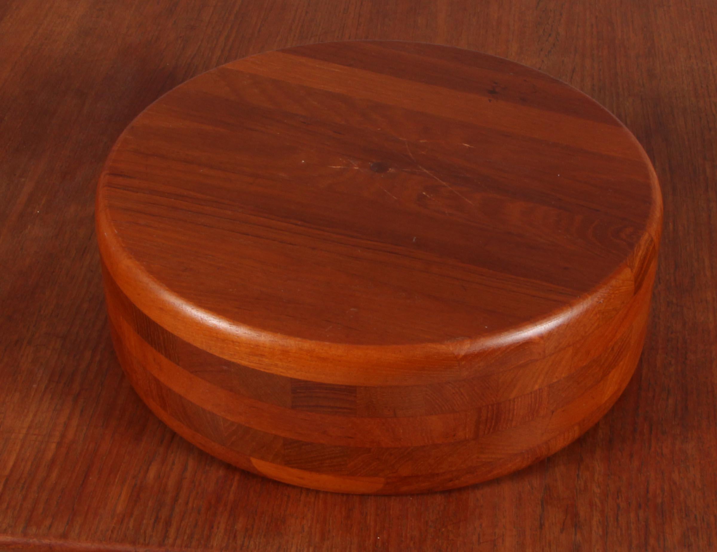 Solid Teak Bowl In Good Condition For Sale In Esbjerg, DK
