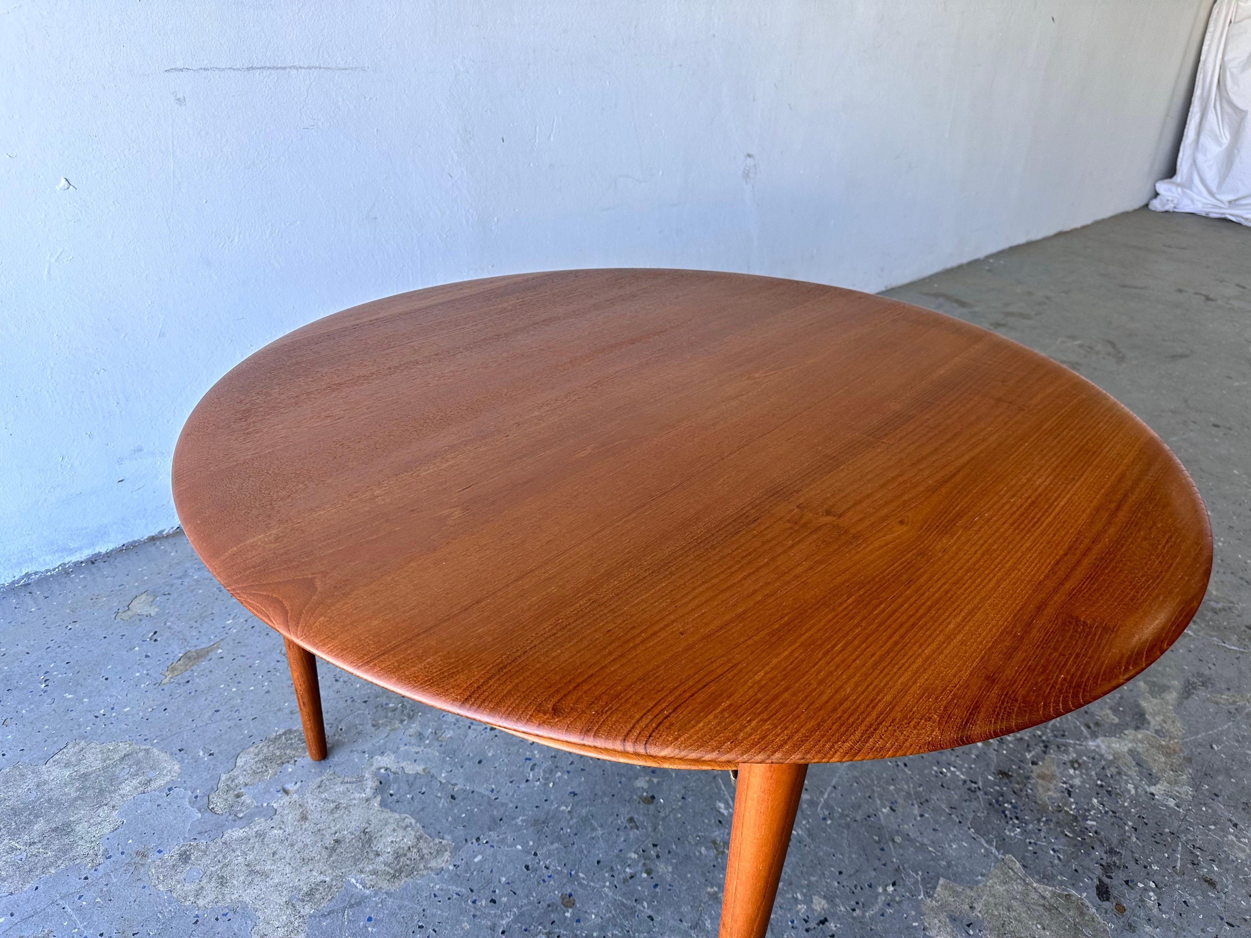 Solid Teak & Cane Danish Modern Round Coffee Table  Peter Hvdit For France & Son In Good Condition For Sale In Las Vegas, NV