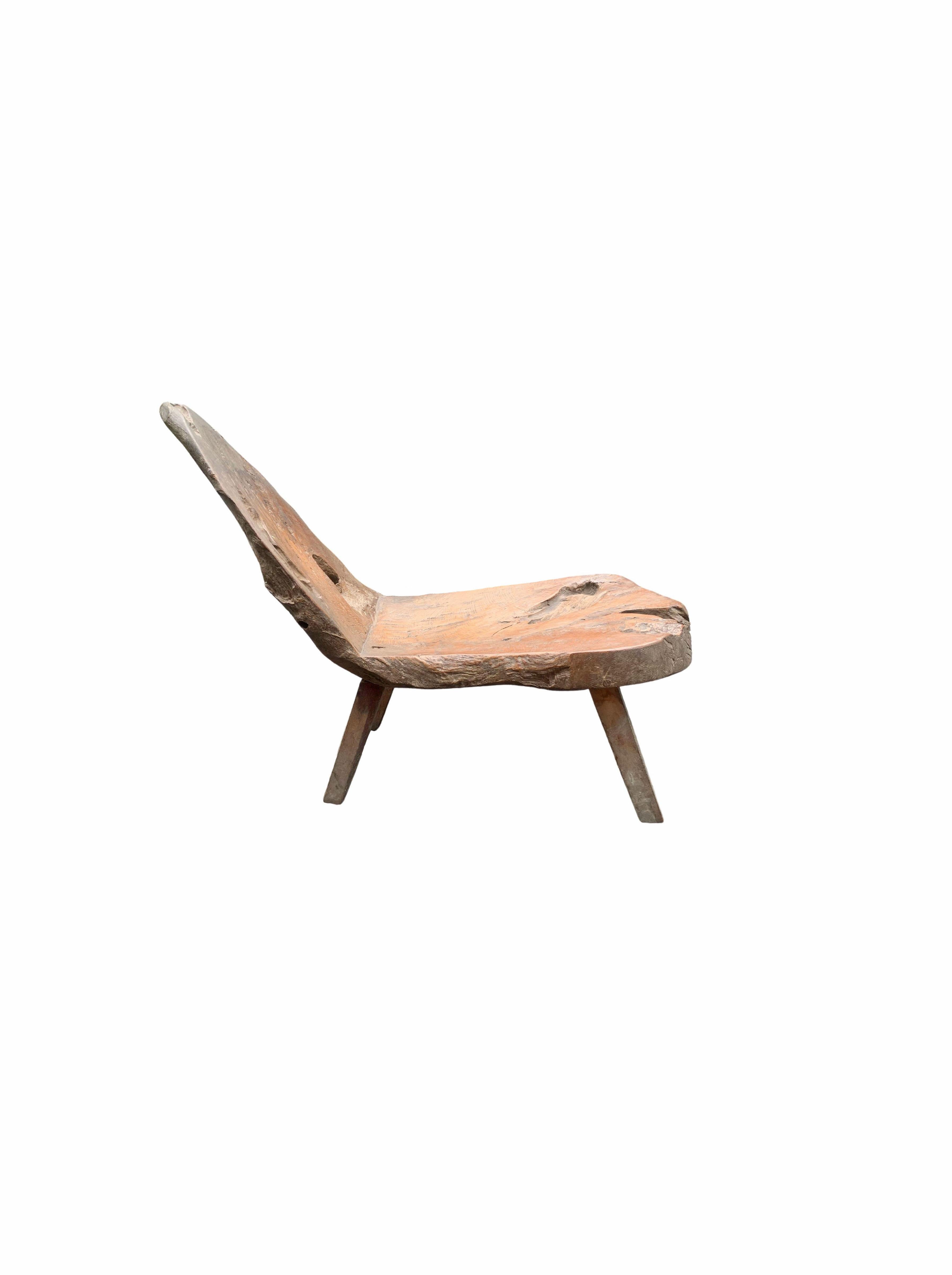 Autre Chaise en teck massif sculptée à la main sur l'île de Madura, Java, Indonésie, vers 1900 en vente