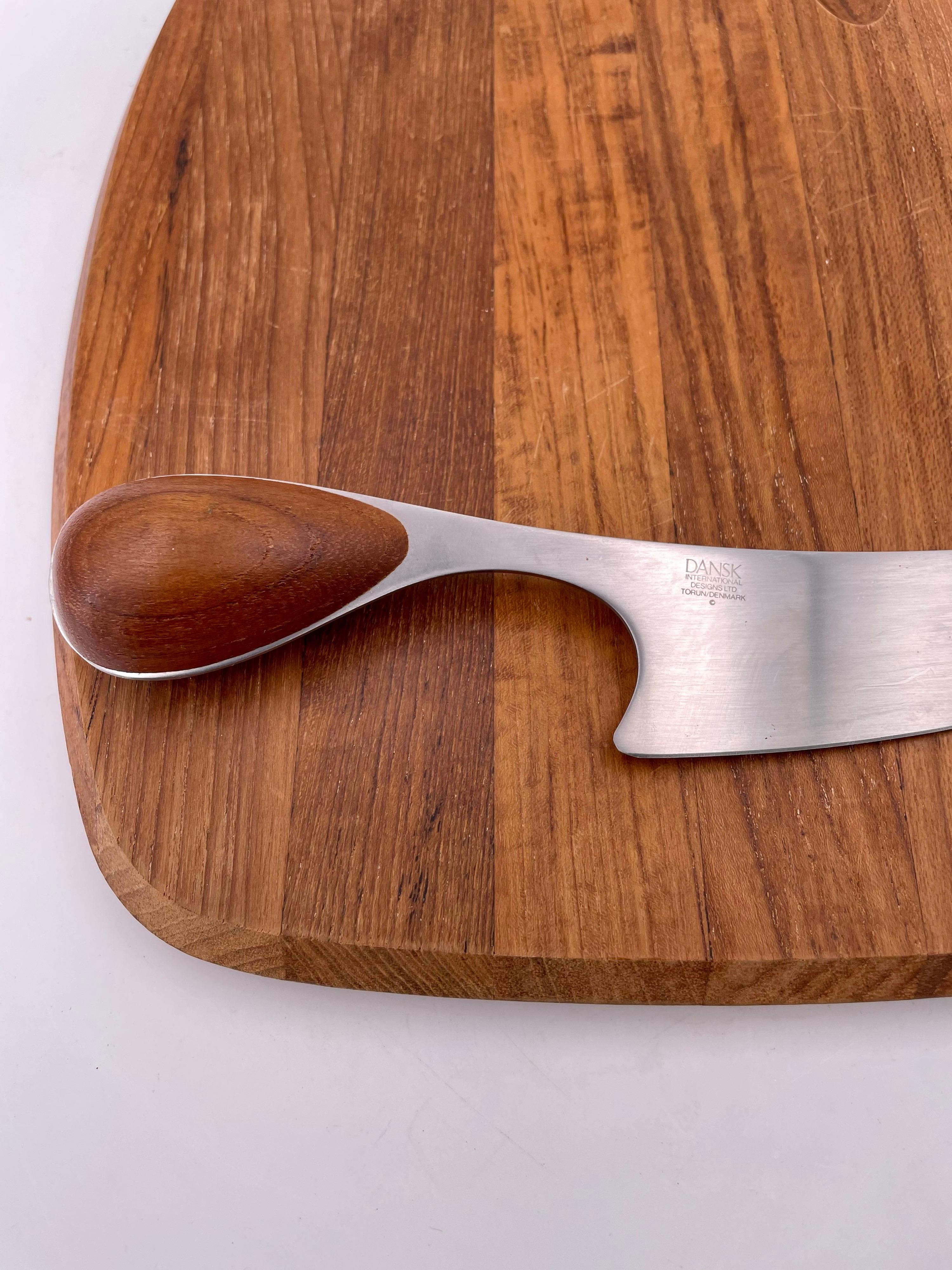 Simple and beautiful design versatile and practical Dansk cheese and crackers tray, in solid teak with knife, circa 1980's. the knife sitss inside the tray.