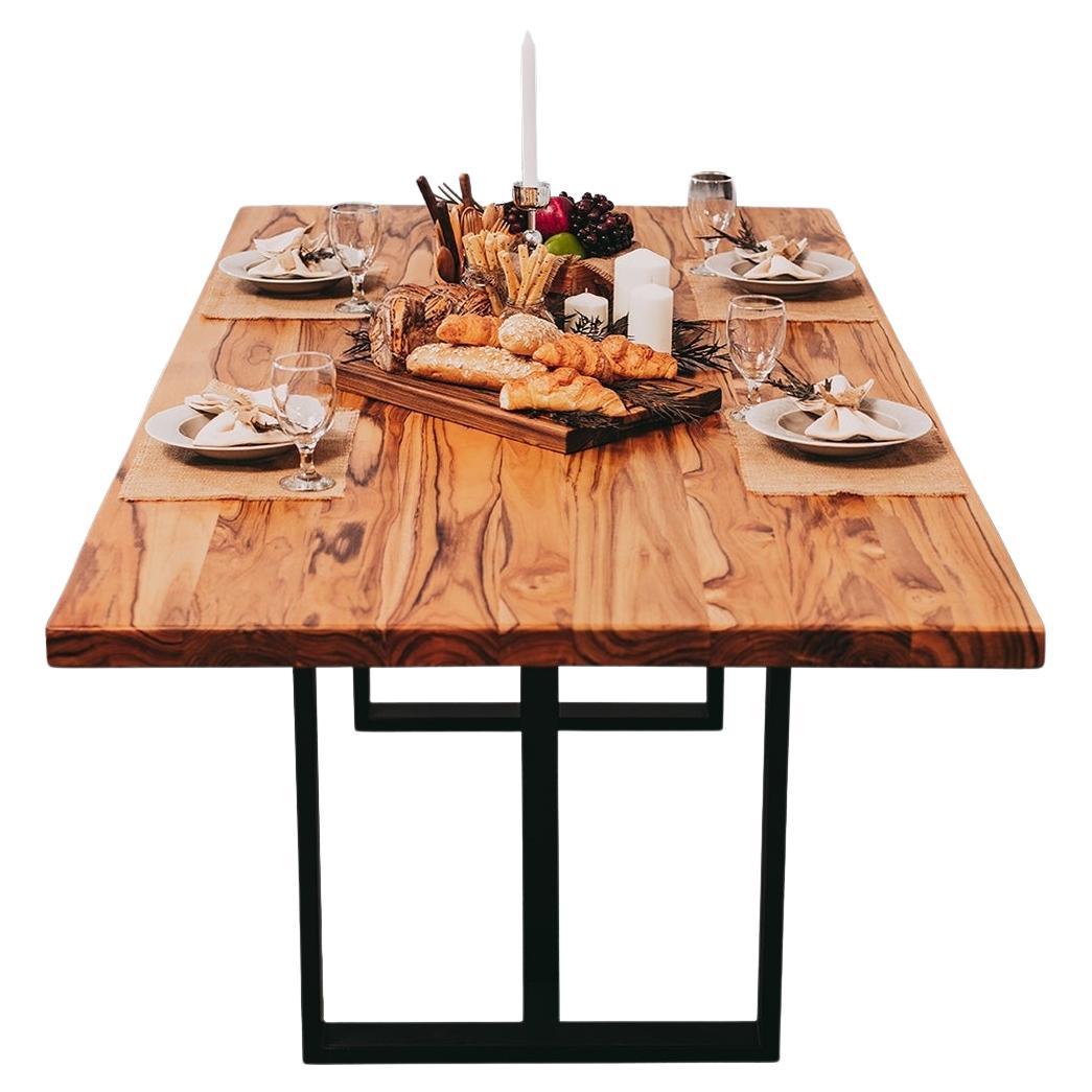 Cette table de salle à manger de 72x38