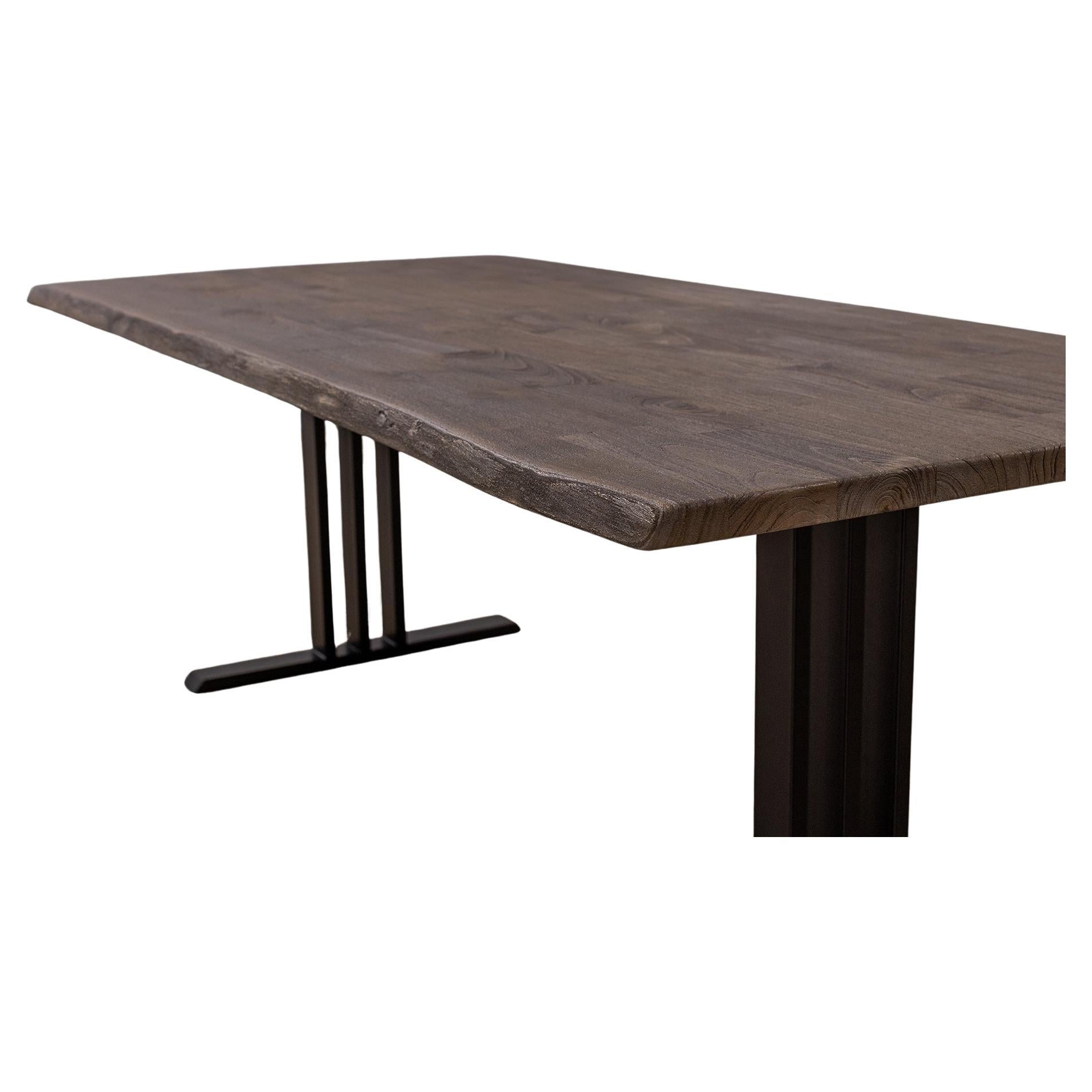 Mesa de comedor de teca maciza cacao sobre patas de metal negro