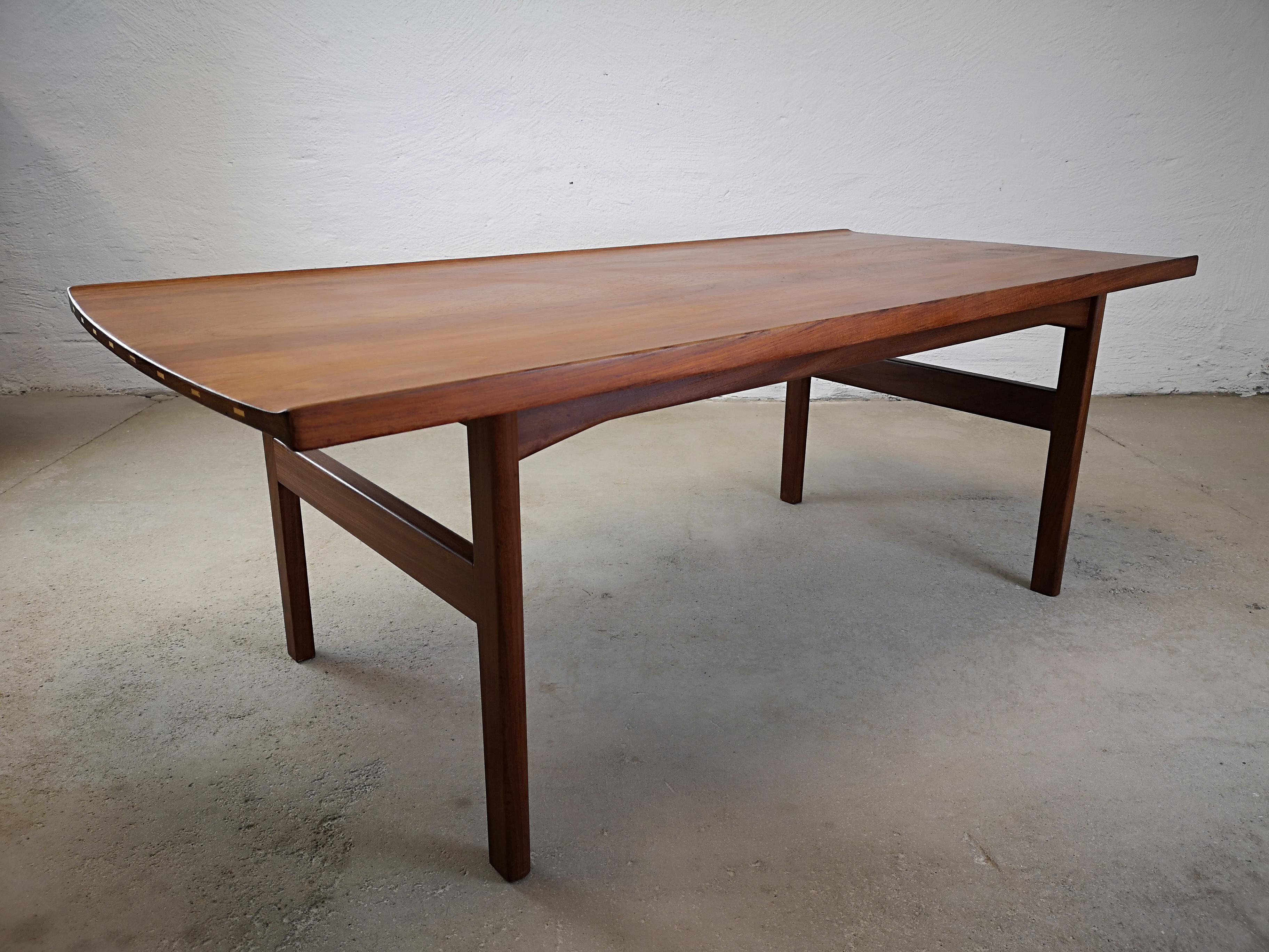 Solid Teak Coffee Table by Tove and Edvard Kindt Larsen In Excellent Condition In Hillringsberg, SE