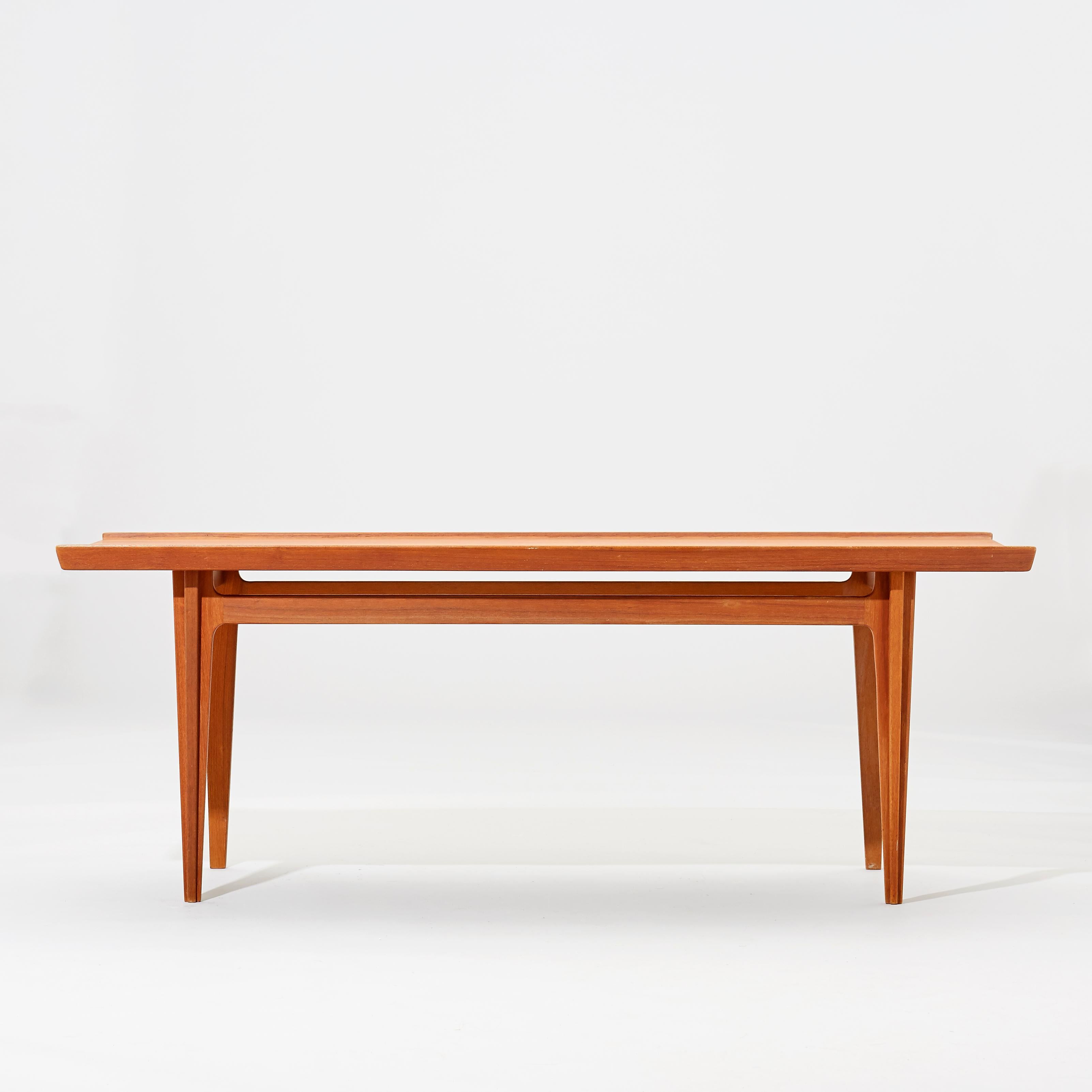 Solid teak coffee table, model 532, by Finn Juhl for France & Son. Designed in 1959 and this one manufactured during the period 1959-1964.