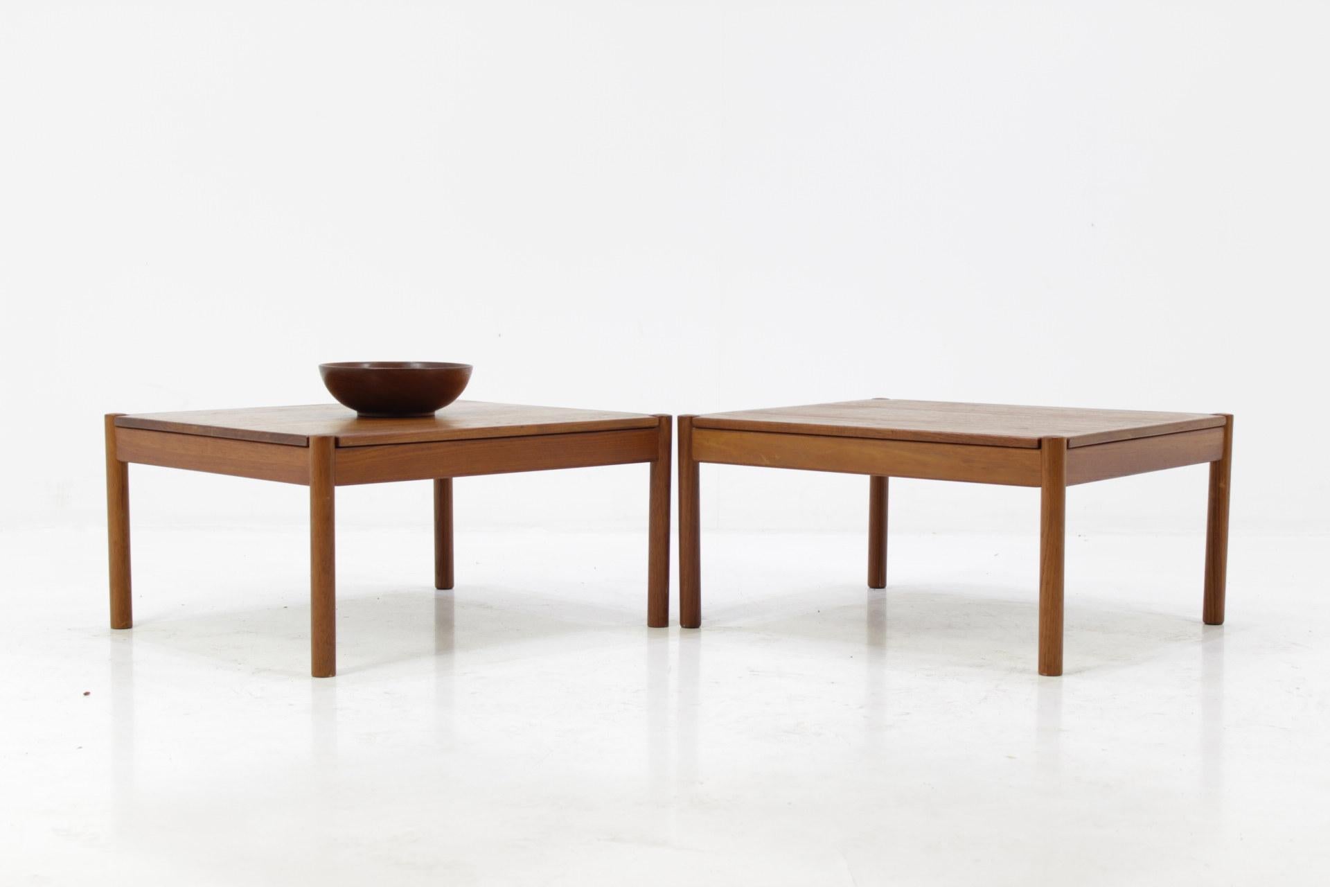 Set of two side or coffee table made from solid teak.
Designed by Magnus Olesen and produced by Durum Denmark in 1960s.
The item is in very good original condition with minor sign of wear.
The wooden legs seems to be shorter than original height
