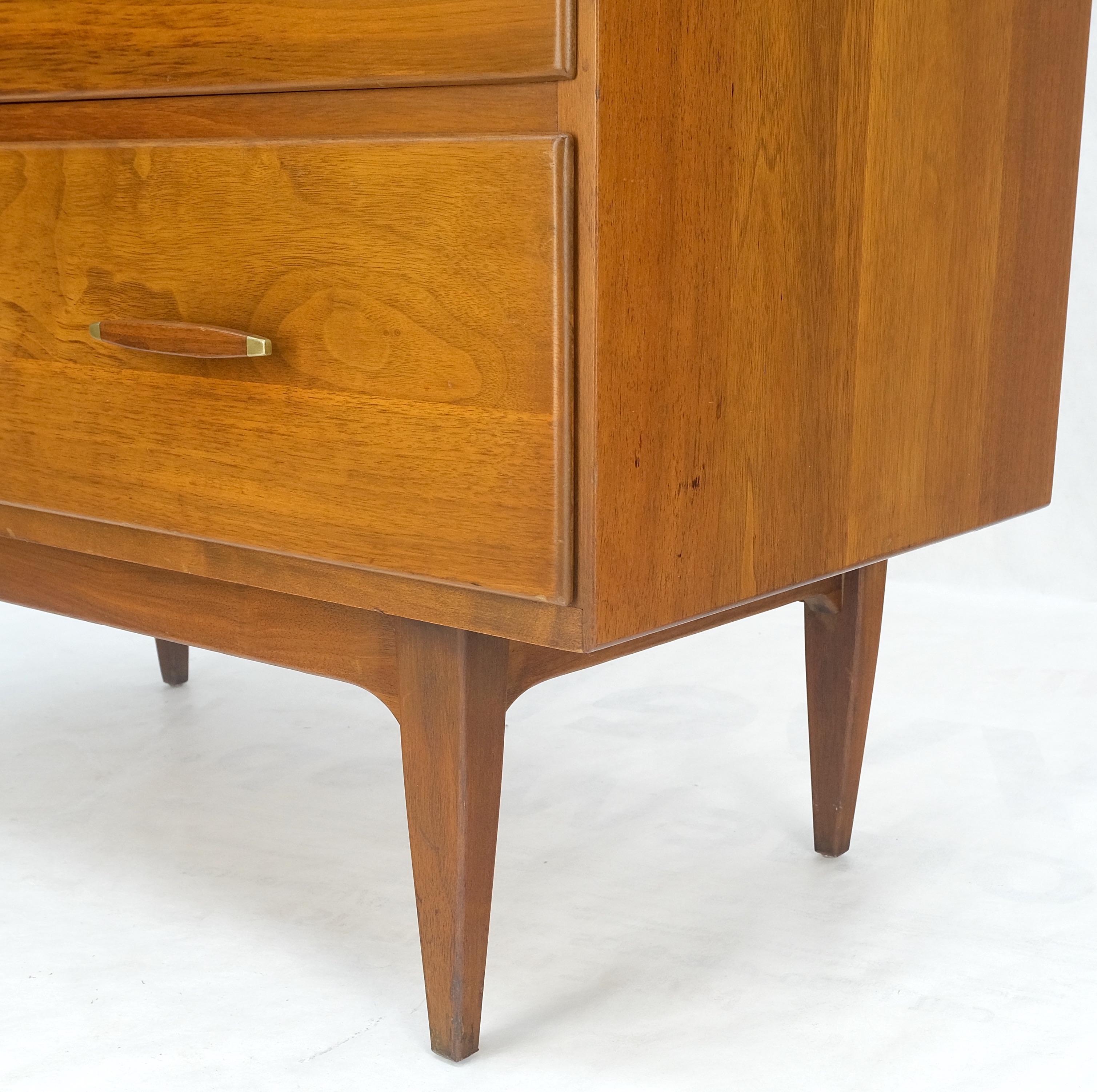 Cassettone in teak massiccio Conant Ball Cassettone in teak massiccio Menta! in vendita 1