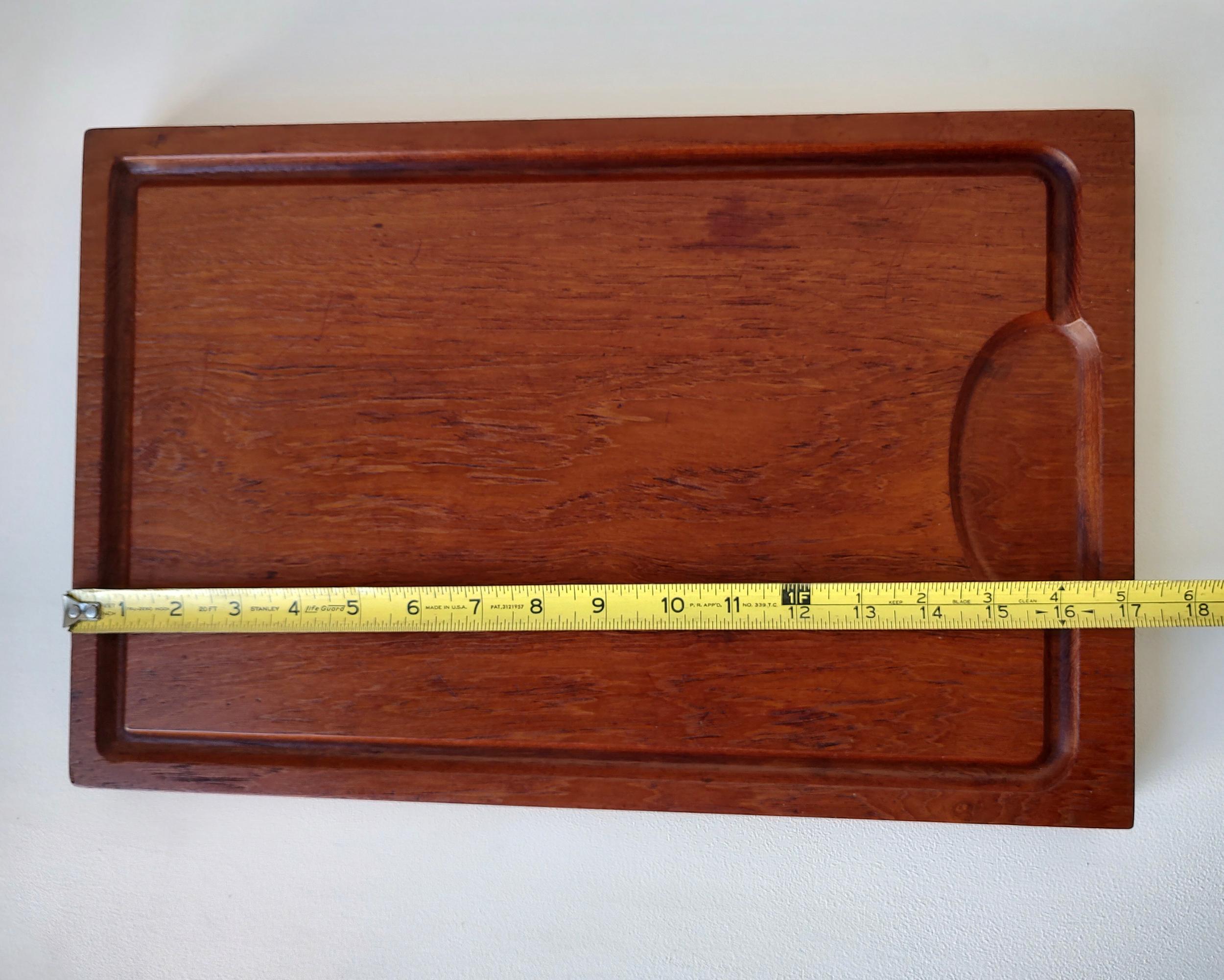 Solid Teak Cutting Board with Carved Channel For Sale 7