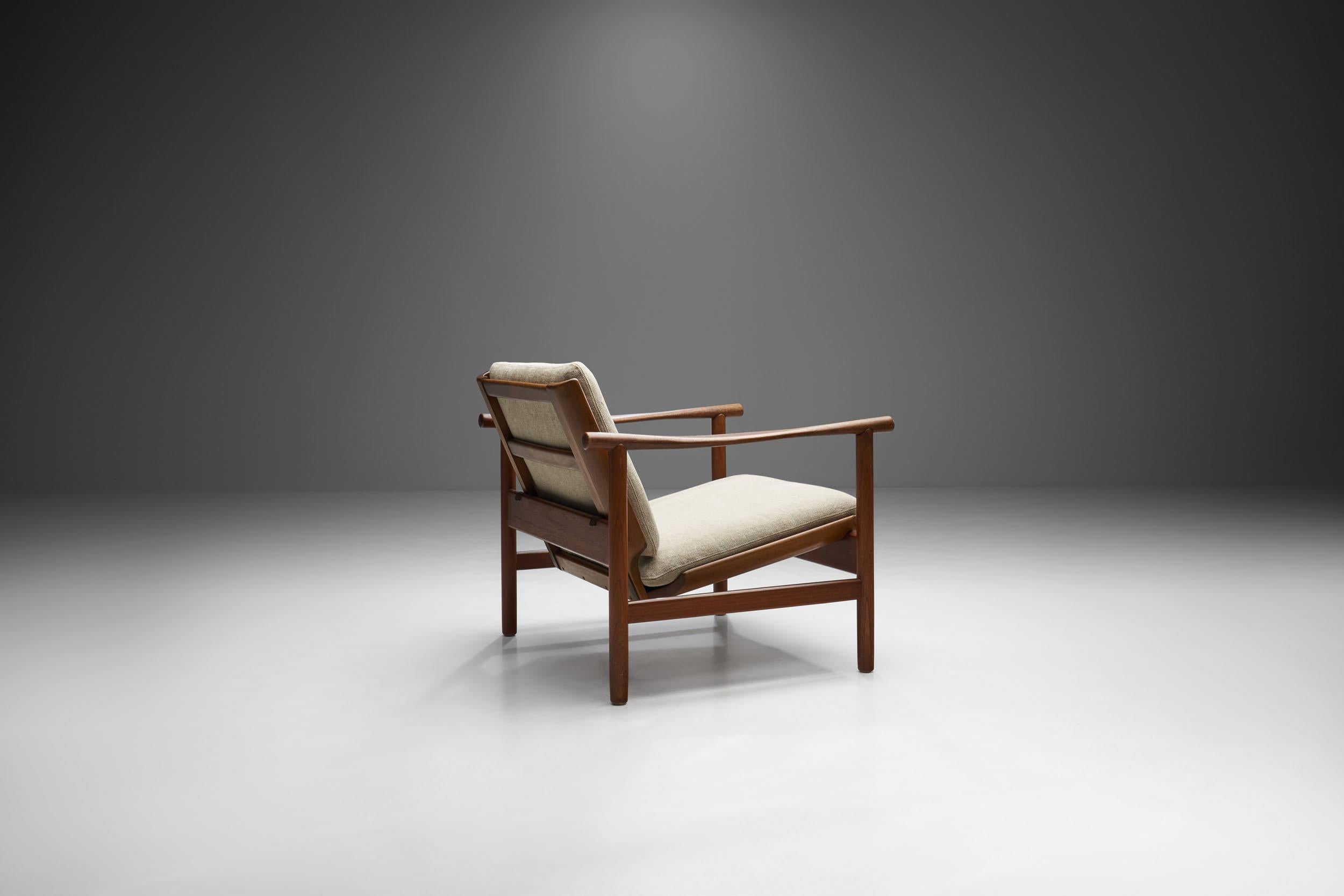 Solid Teak Danish Lounge Chair, Denmark 1950s In Good Condition For Sale In Utrecht, NL