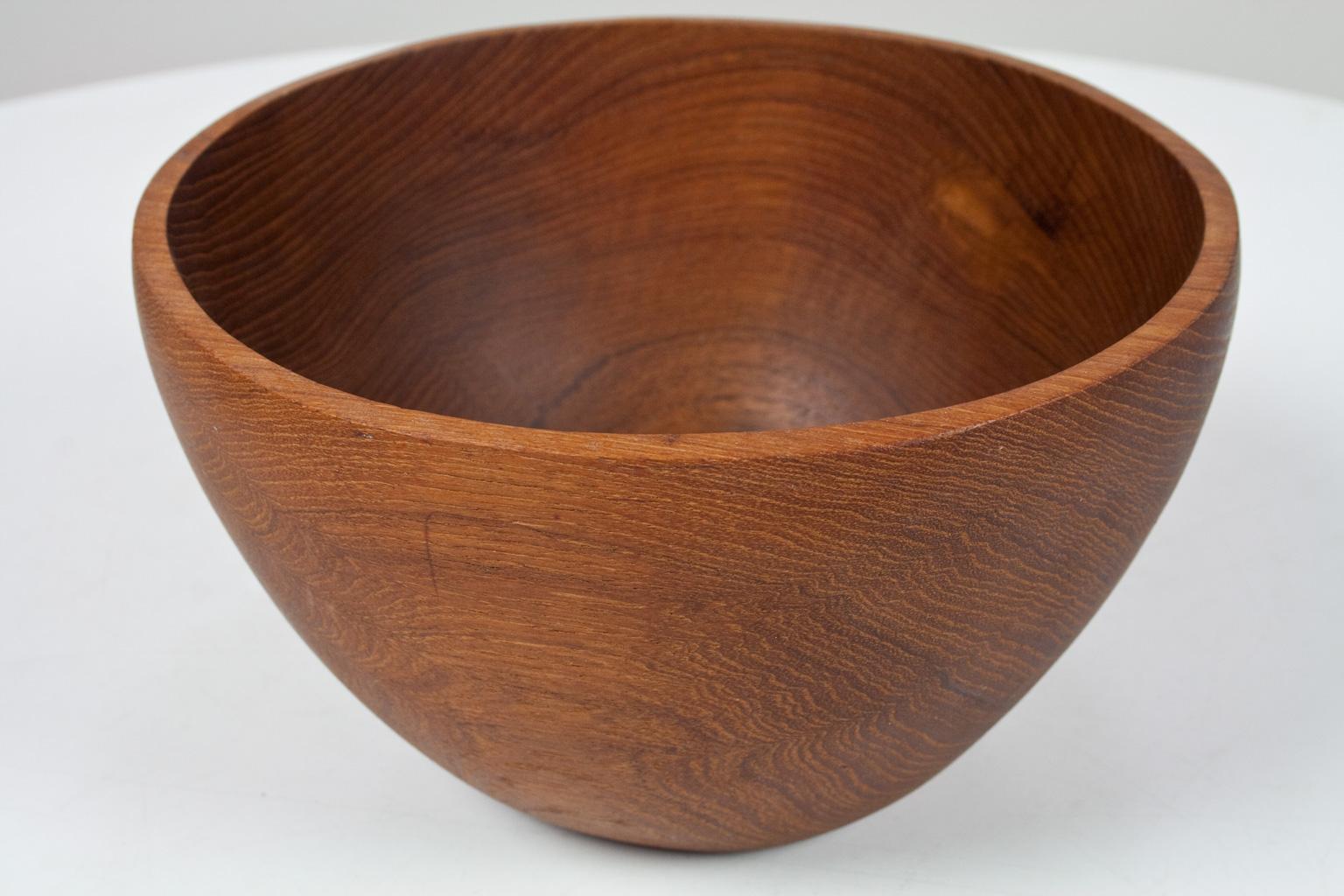 Medium sized hand sculptured wooden bowl or basket. Originated from Denmark, 1960s. This solid teak wooden bowl has that Danish vintage touch. Lovely grain in the wood and a great accessory in any home. No label present. Scandinavian Modern design.