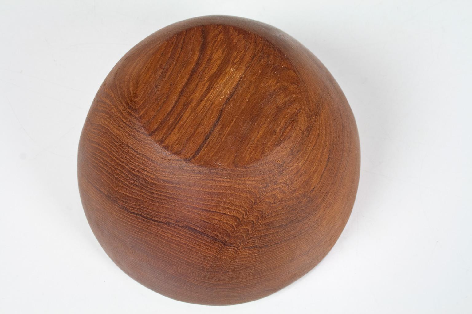 Solid Teak Danish Sculptural and Hand Moulded Bowl, 1960s Scandinavian Modern For Sale 1