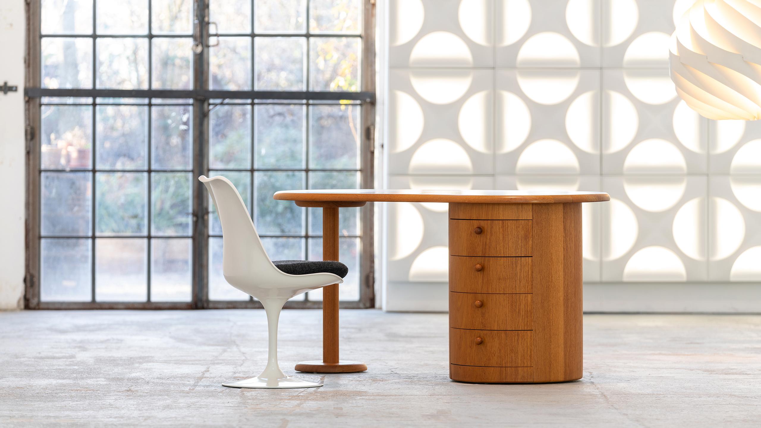 Desk in solid teak, made in the 1970s by CFC Silkeborg in Denmark. 
Kidney-shaped table top. 

Very nice condition with normal signs of use. The drawers and the foot can be mounted either on the left or on the right, 
thus suitable for