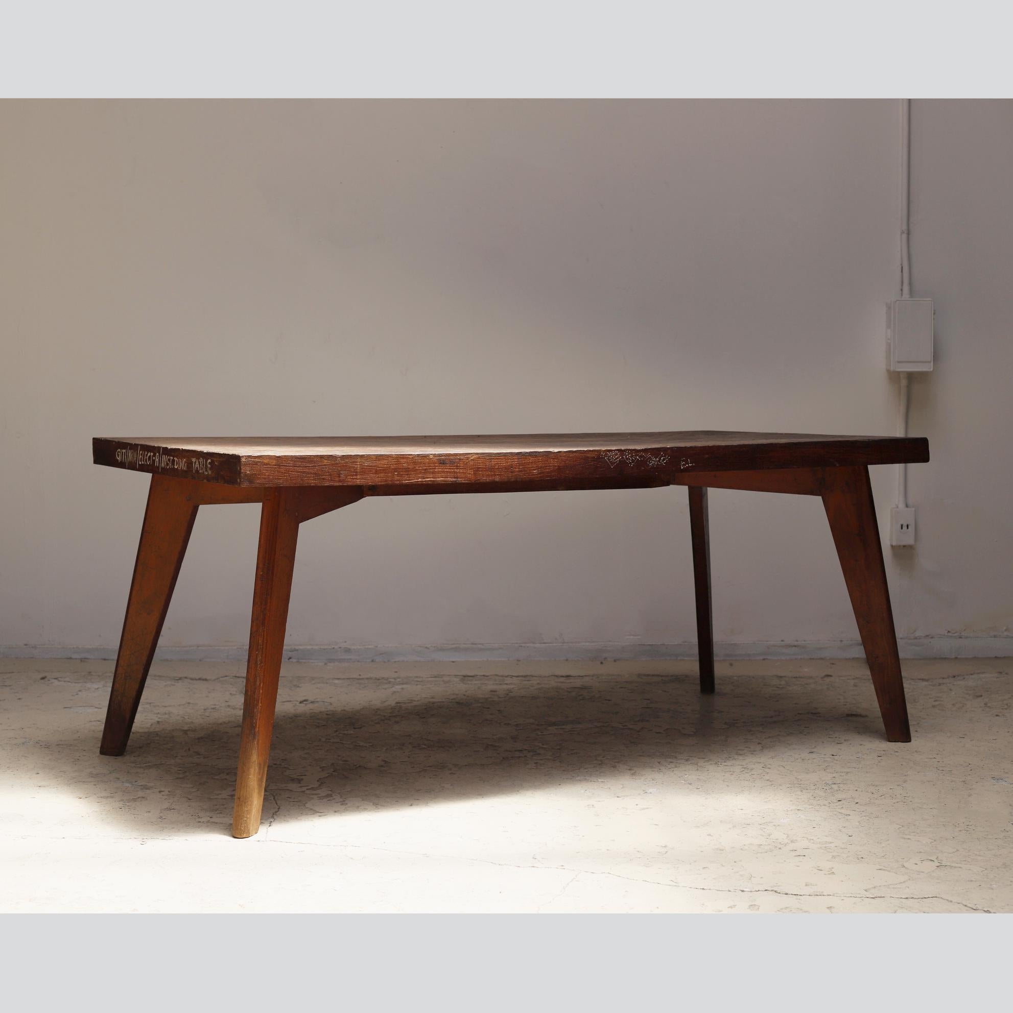 Dining table by Pierre Jeanneret.
Used in the government's electronics laboratory.