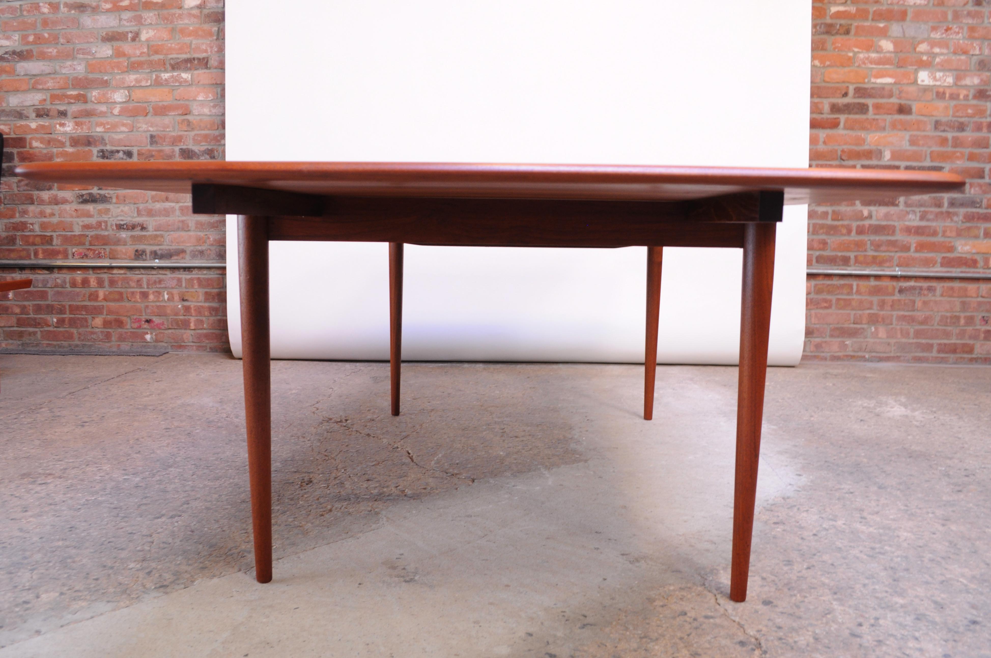 Mid-20th Century Solid Teak Extendable Dining Table by Johannes Aasbjerg