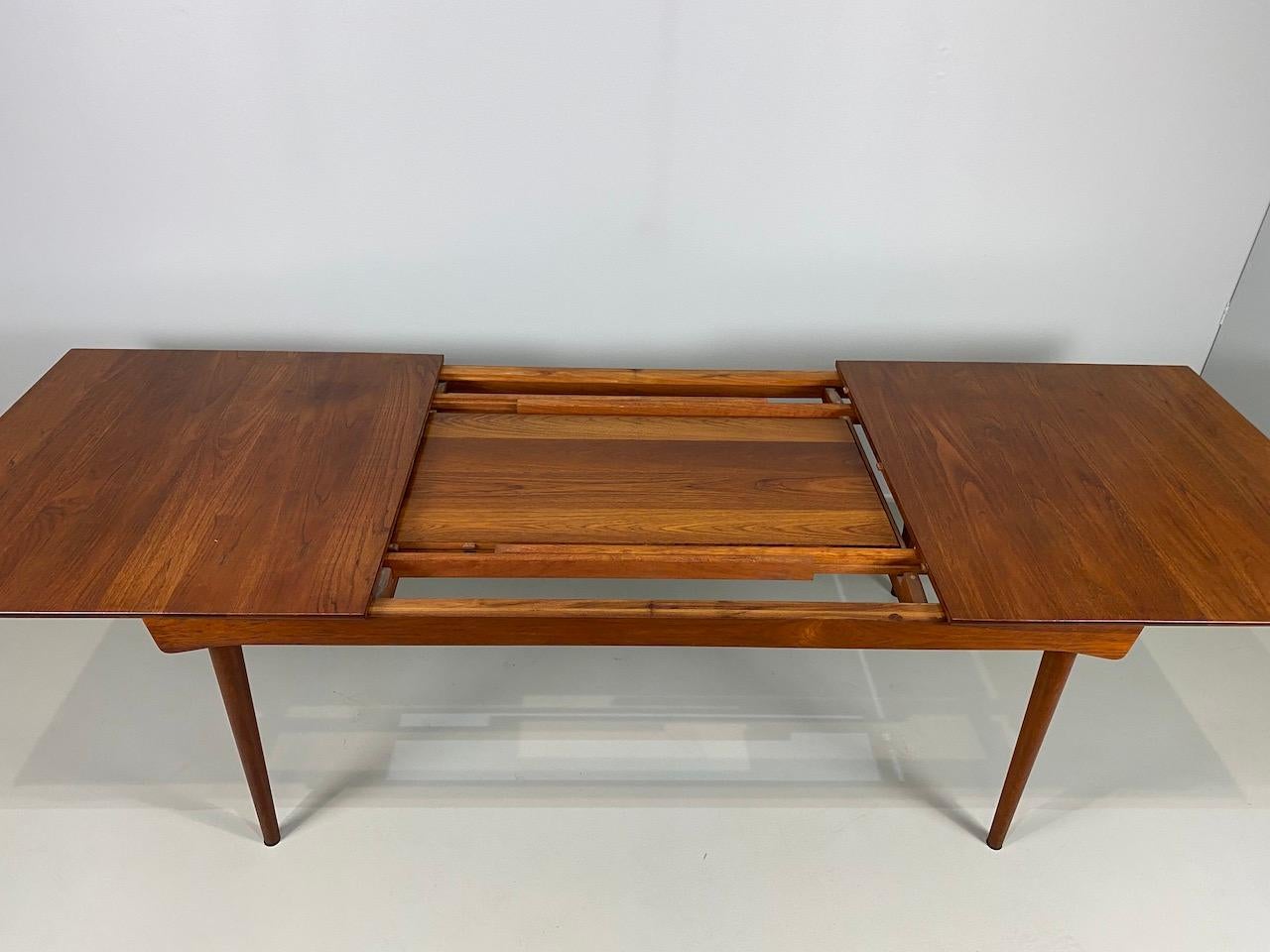 Solid Teak Extension Table by Finn Juhl for France & Son For Sale 11