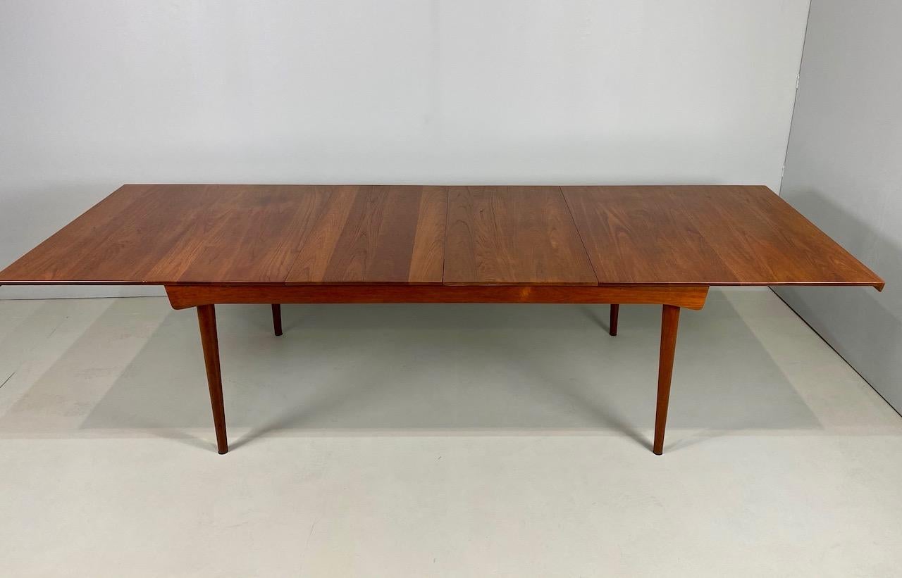 Solid Teak Extension Table by Finn Juhl for France & Son For Sale 13