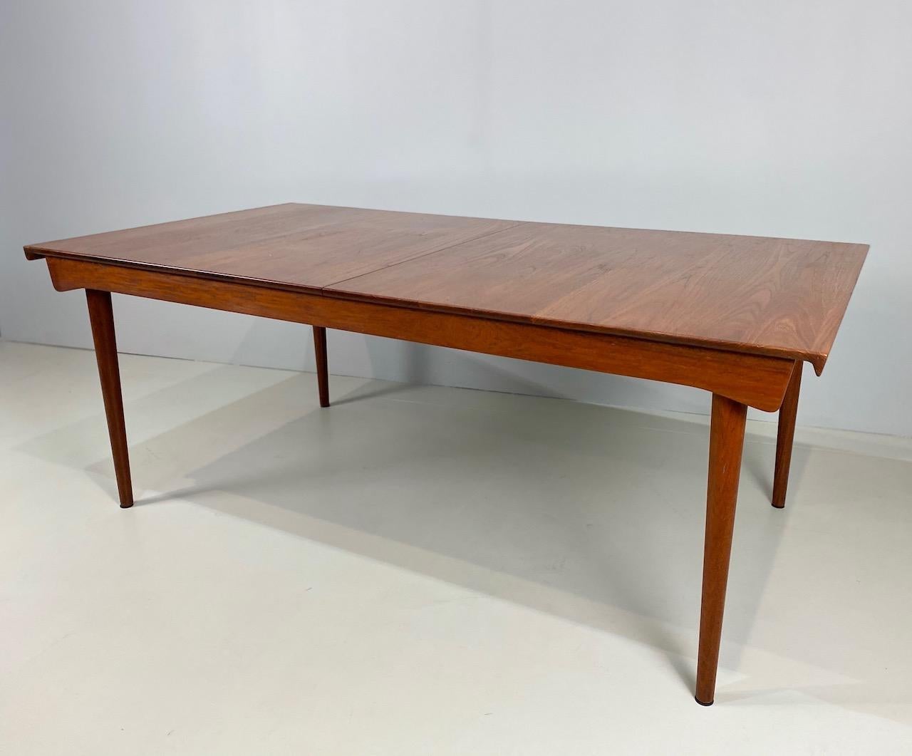 Solid Teak Extension Table by Finn Juhl for France & Son For Sale 1