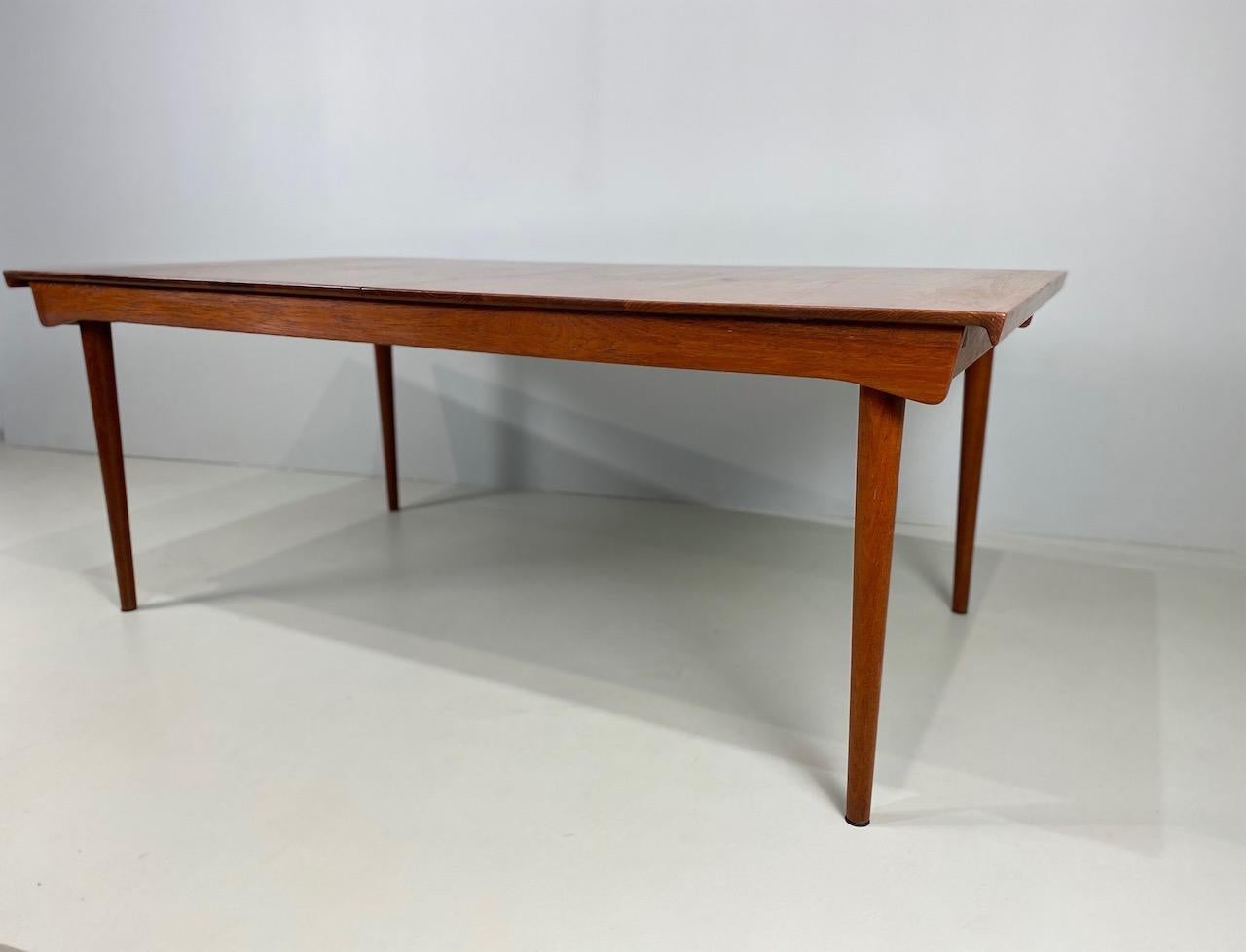 Solid Teak Extension Table by Finn Juhl for France & Son For Sale 2