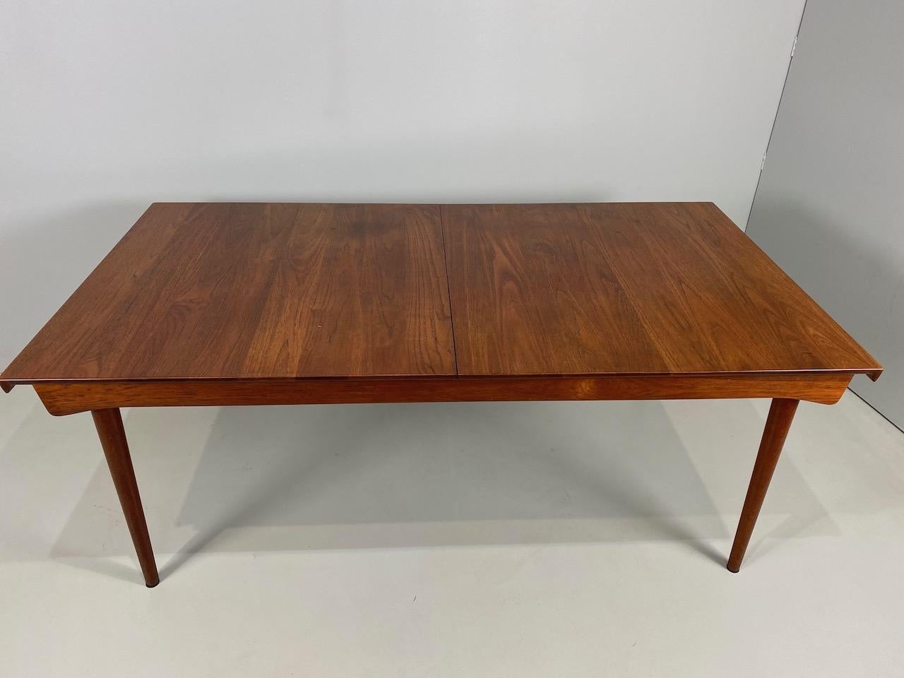 Solid Teak Extension Table by Finn Juhl for France & Son For Sale 3