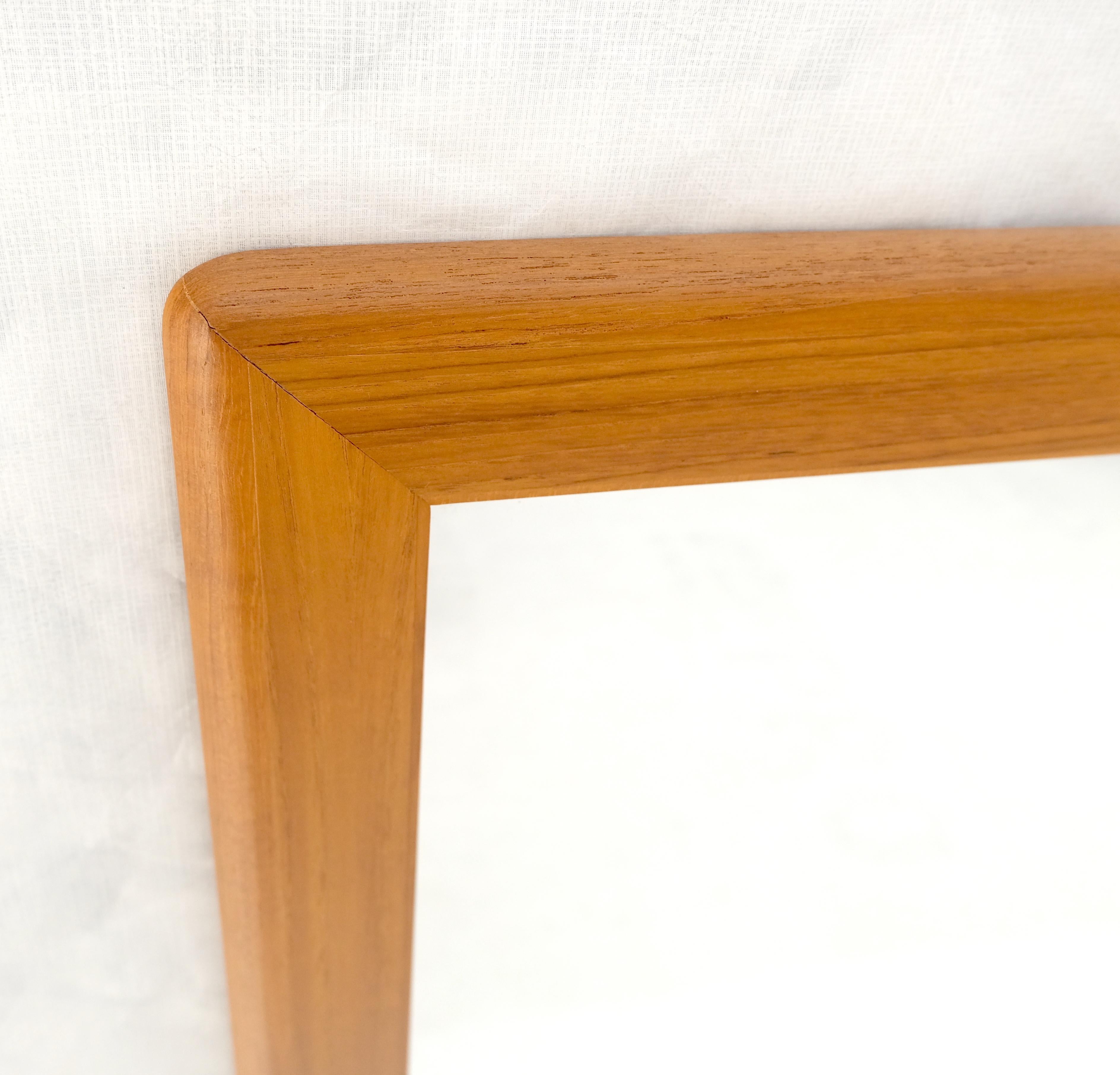 Mid-Century moderno Telaio in teak massiccio Danese Mid Century Modern 32x44 Specchio da parete rettangolare Menta! in vendita