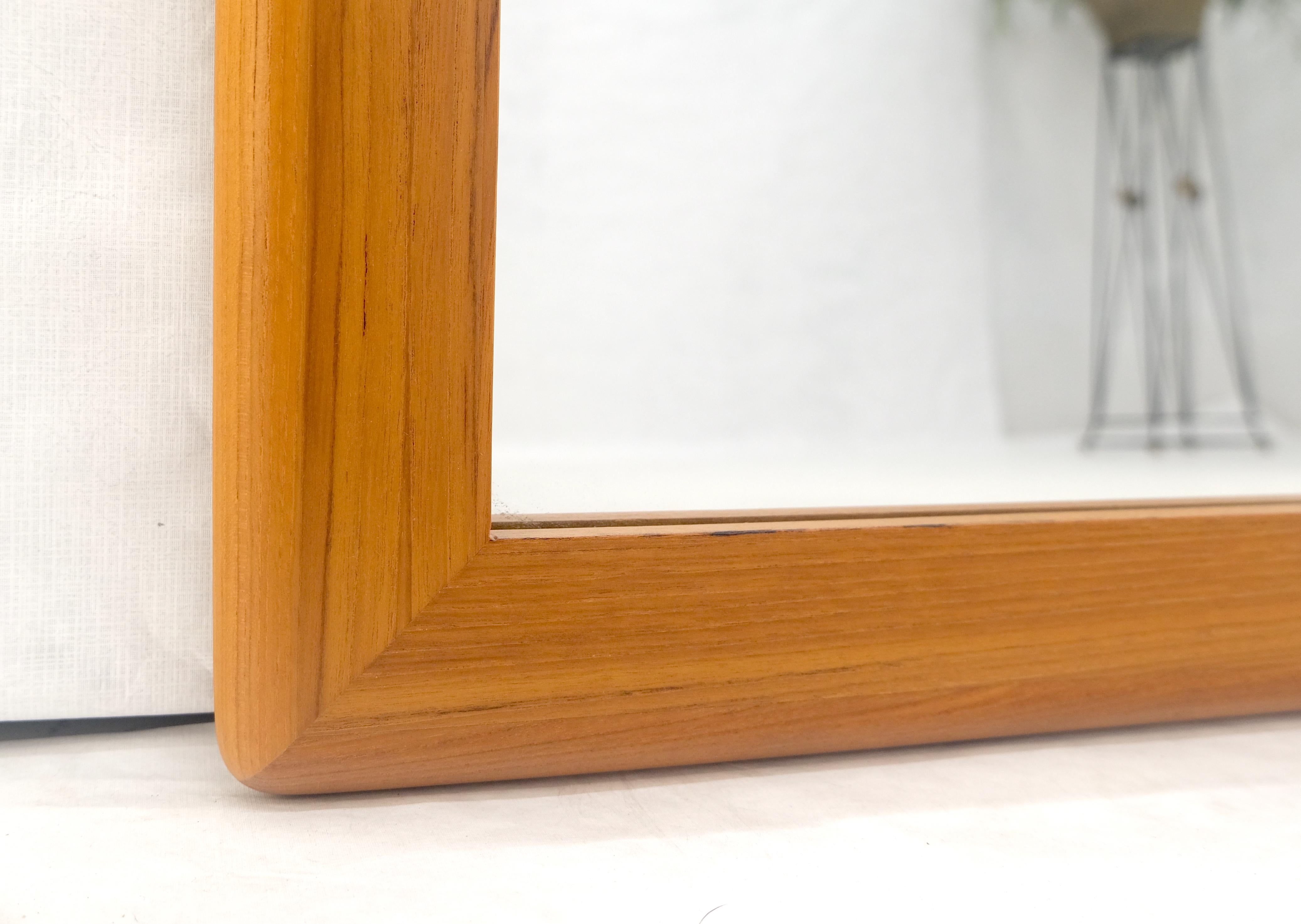 Telaio in teak massiccio Danese Mid Century Modern 32x44 Specchio da parete rettangolare Menta! In condizioni ottime in vendita a Rockaway, NJ
