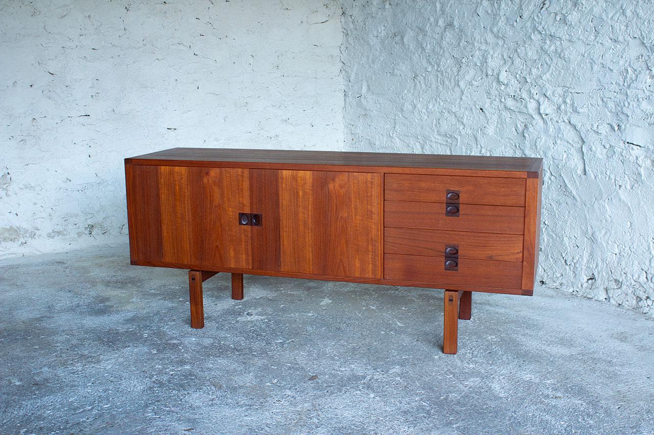 Credenza modello 883 della serie 