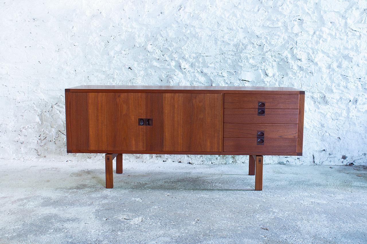 Scandinavo moderno Solid Teak Sideboard by Lennart Bender for Ulferts, 1960s in vendita