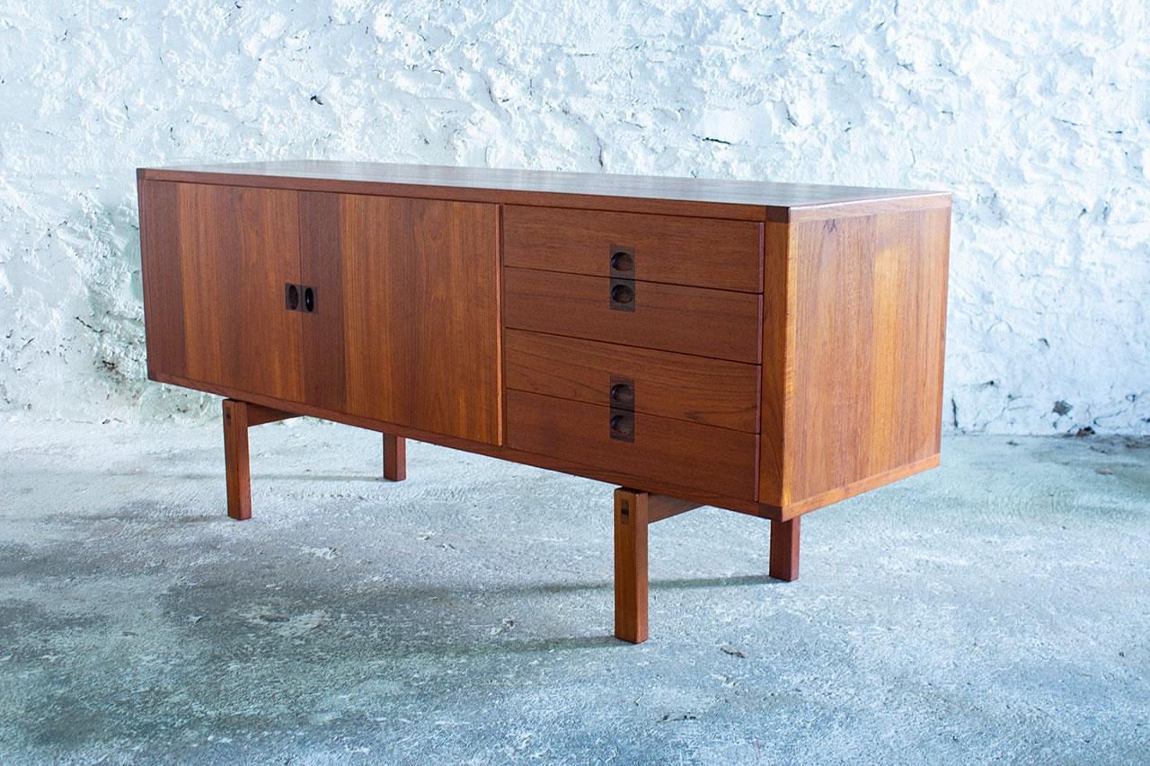 Svedese Solid Teak Sideboard by Lennart Bender for Ulferts, 1960s in vendita
