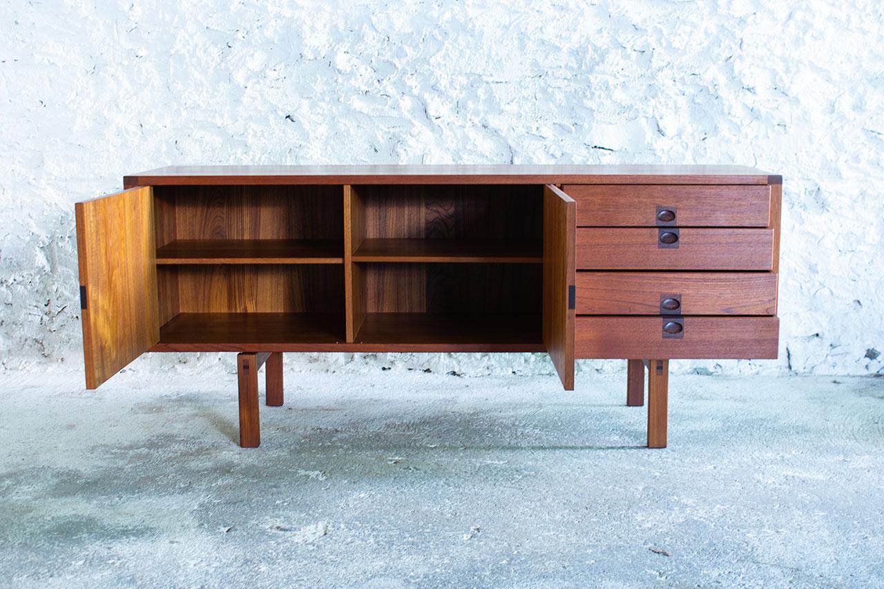 Solid Teak Sideboard by Lennart Bender for Ulferts, 1960s In condizioni buone in vendita a Stockholm, Stockholms län