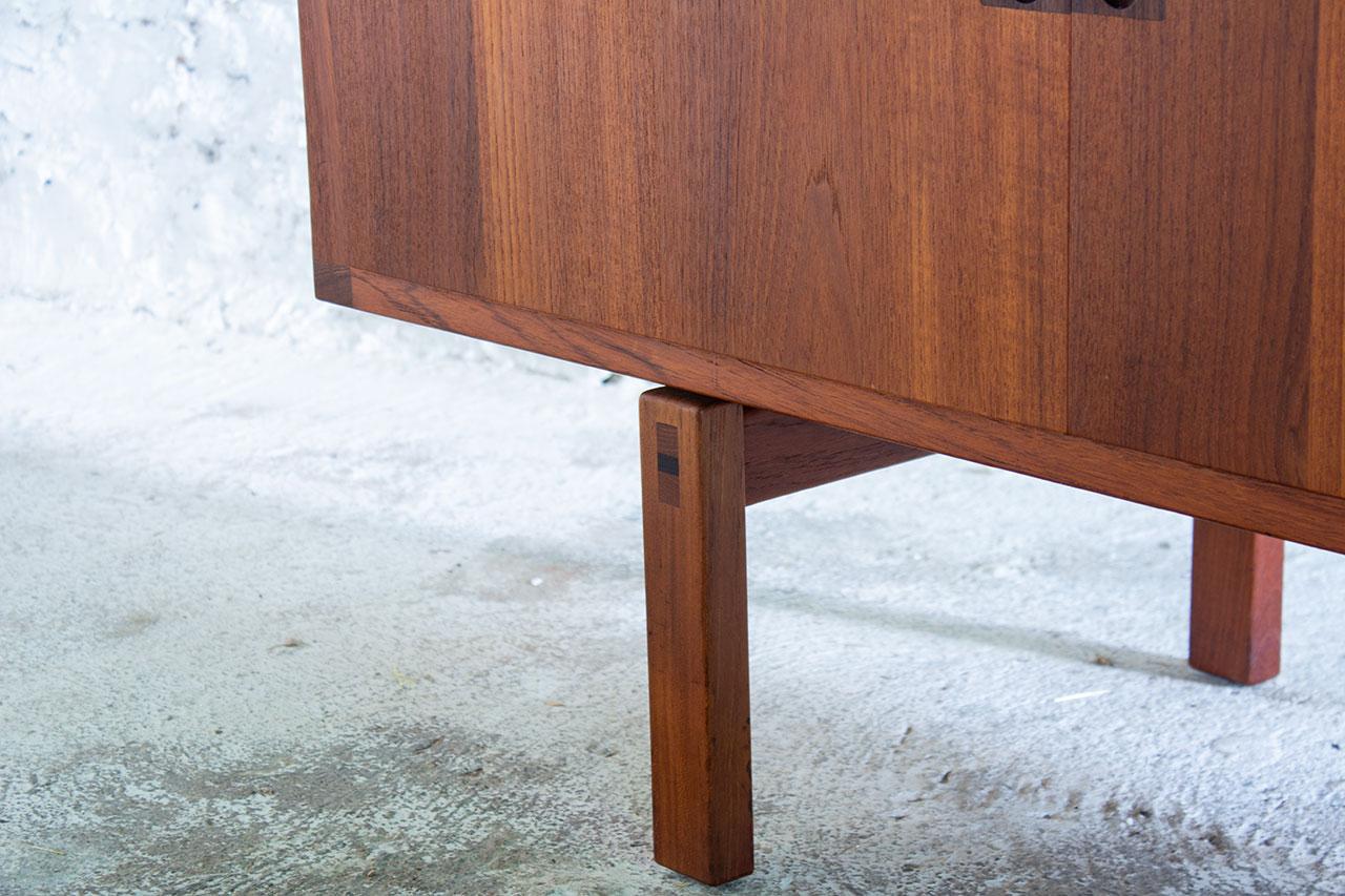 Solid Teak Sideboard by Lennart Bender for Ulferts, 1960s in vendita 1