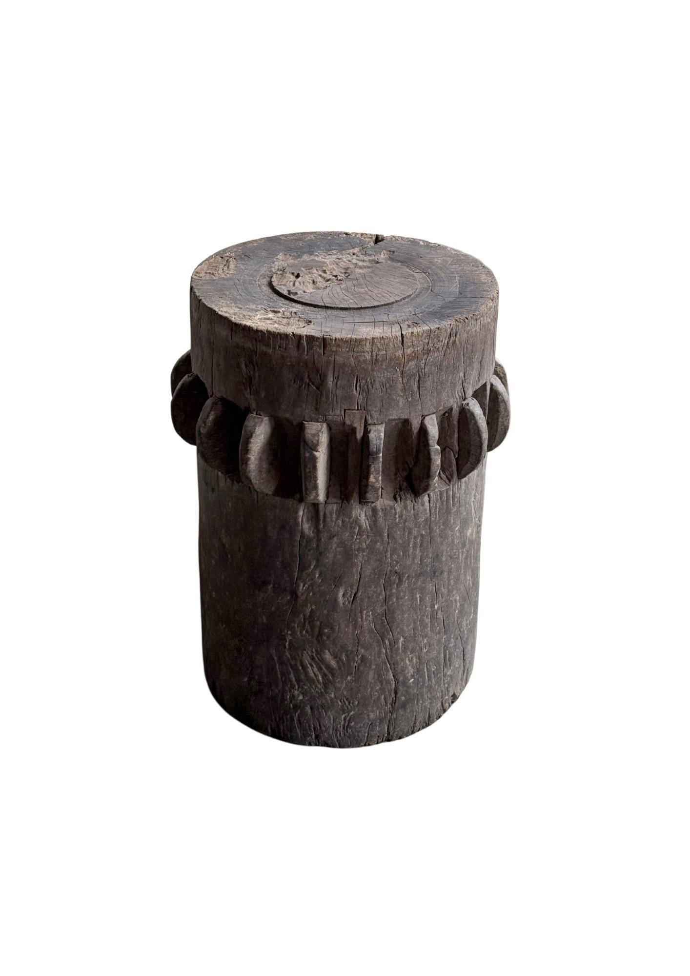 Trituradora / moledora de caña de azúcar de teca maciza de Java, Indonesia c. 1900 en venta 1