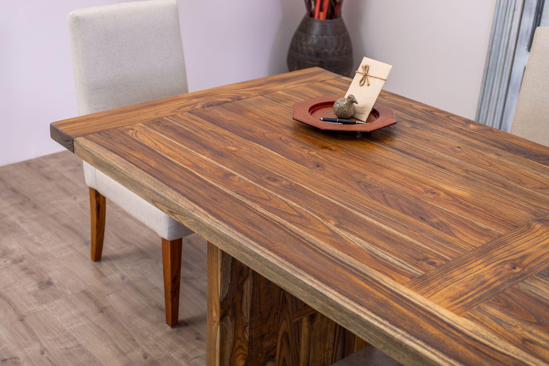 Mesa de teca maciza en otoño con patas de madera de doble tablón Hecho a mano en venta