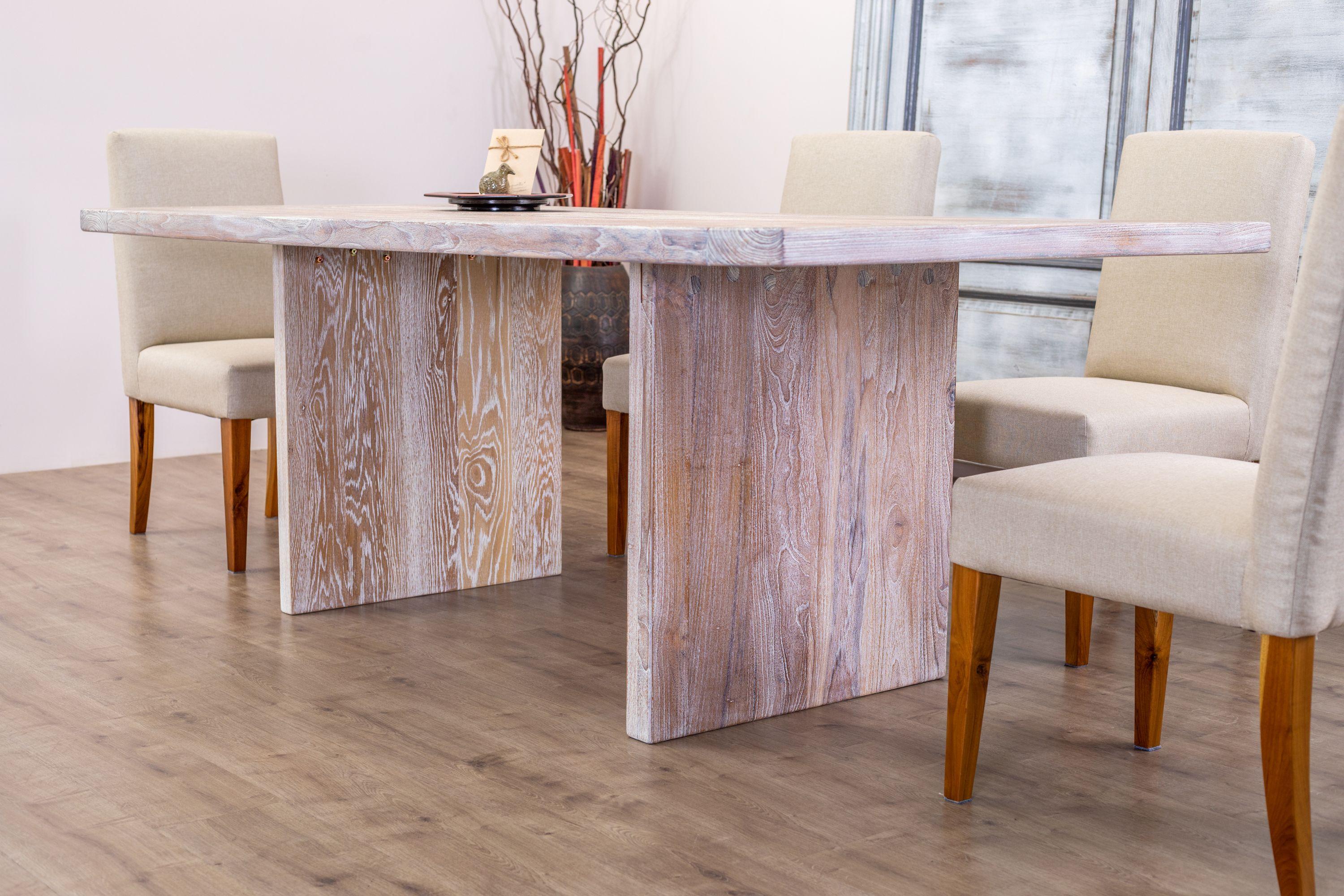 Thaïlandais Table en teck massif blanchi au soleil avec des pieds en bois de type Plank en vente