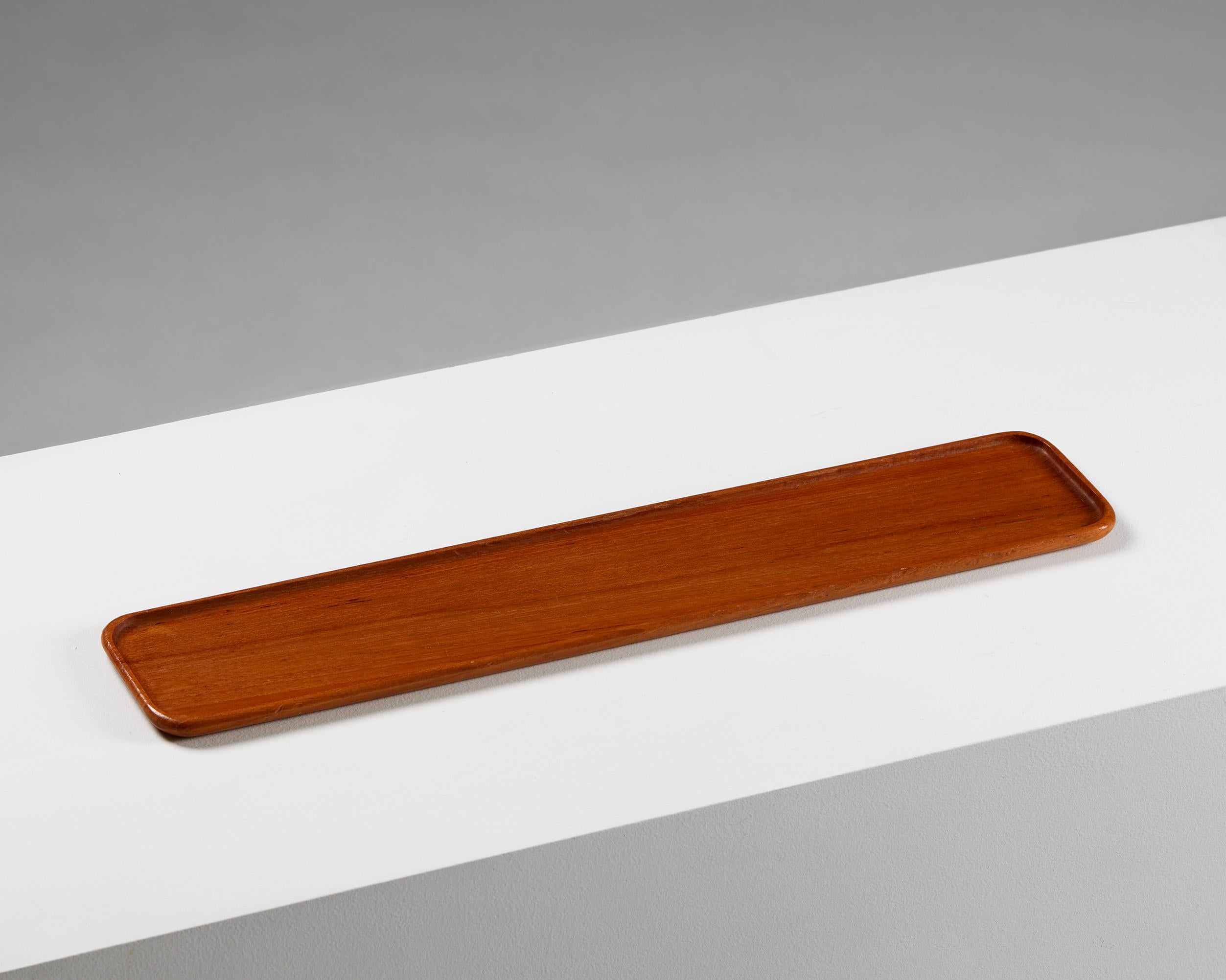 Tray, anonymous, for Uppsala,
Sweden, 1960s.

Solid teak.

Stamped.
