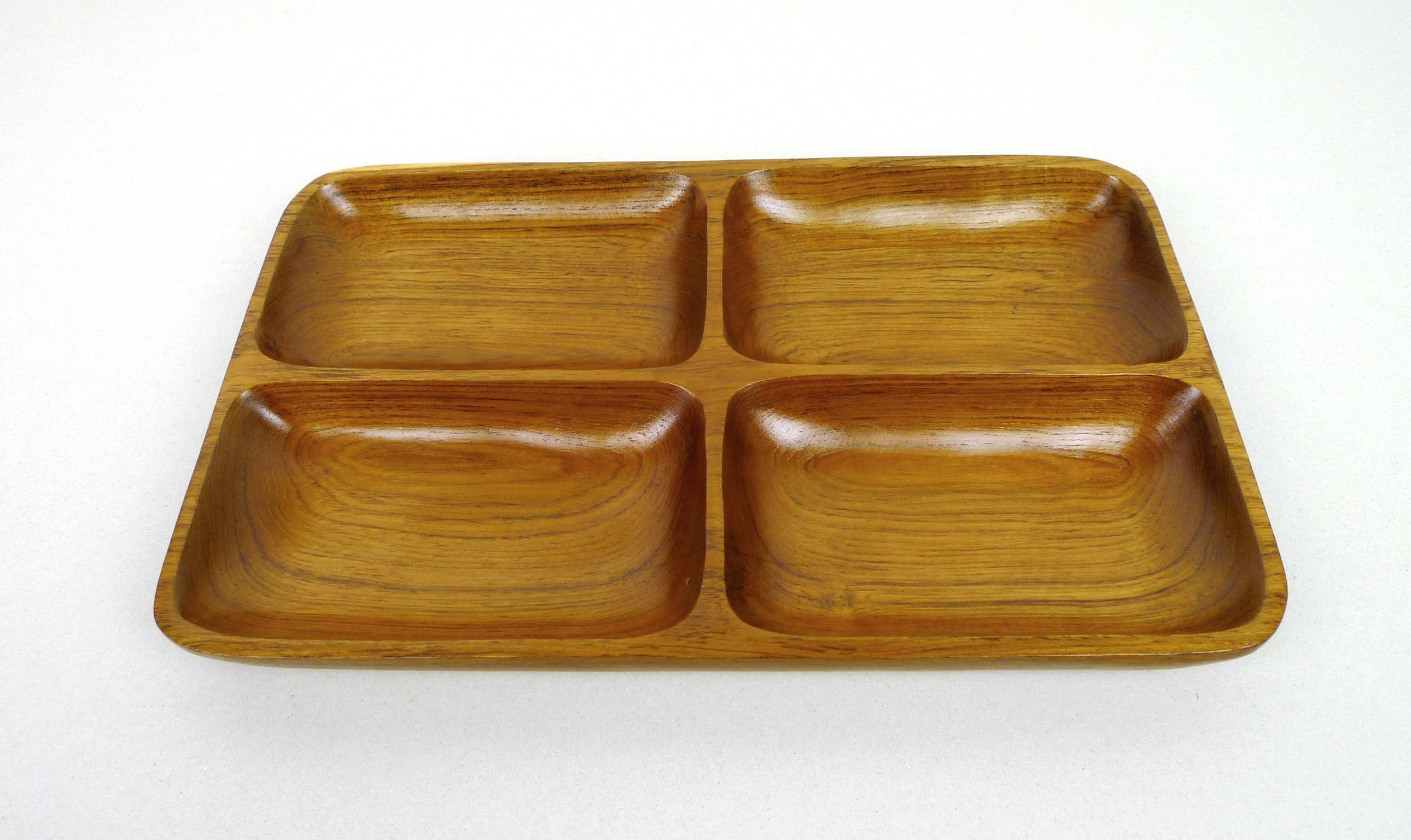 Solid Teak Wood Bowl with Four Compartments, Denmark, 1960s In Good Condition For Sale In Berlin, DE